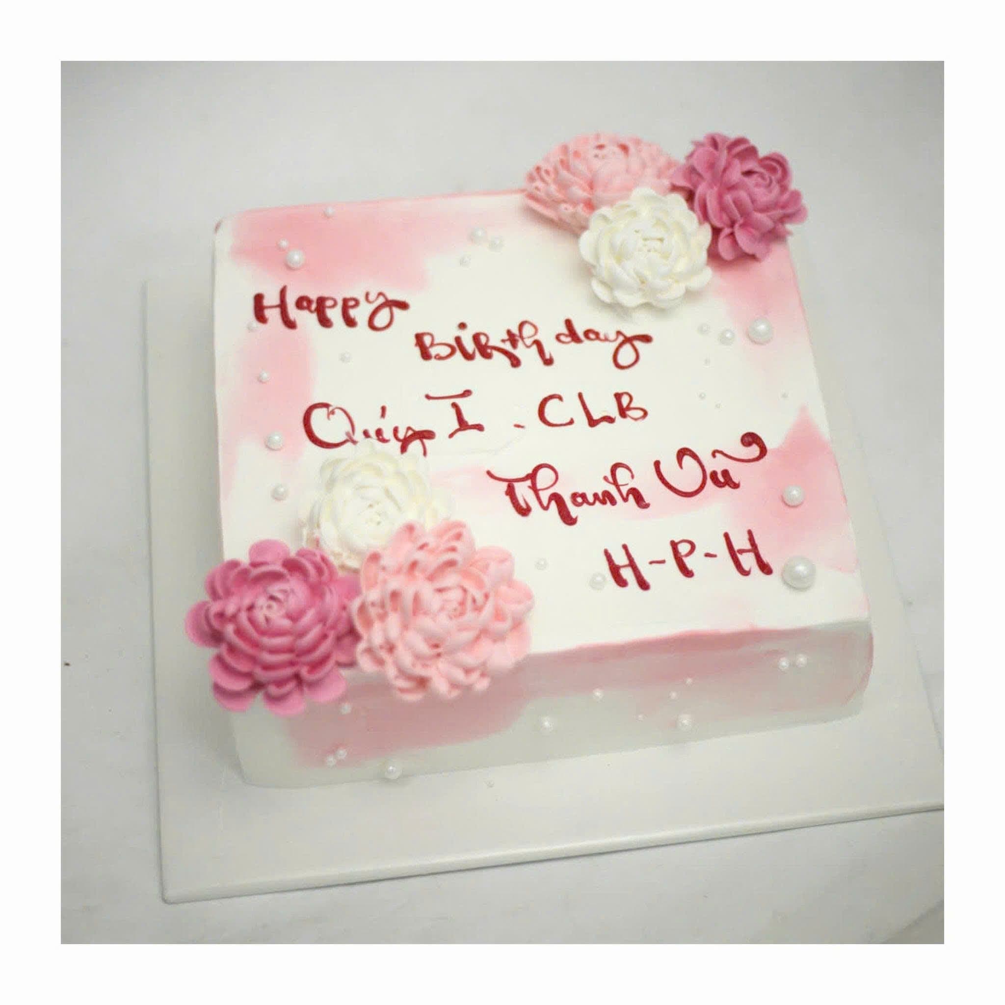 Bánh vuông hoa kem hồng