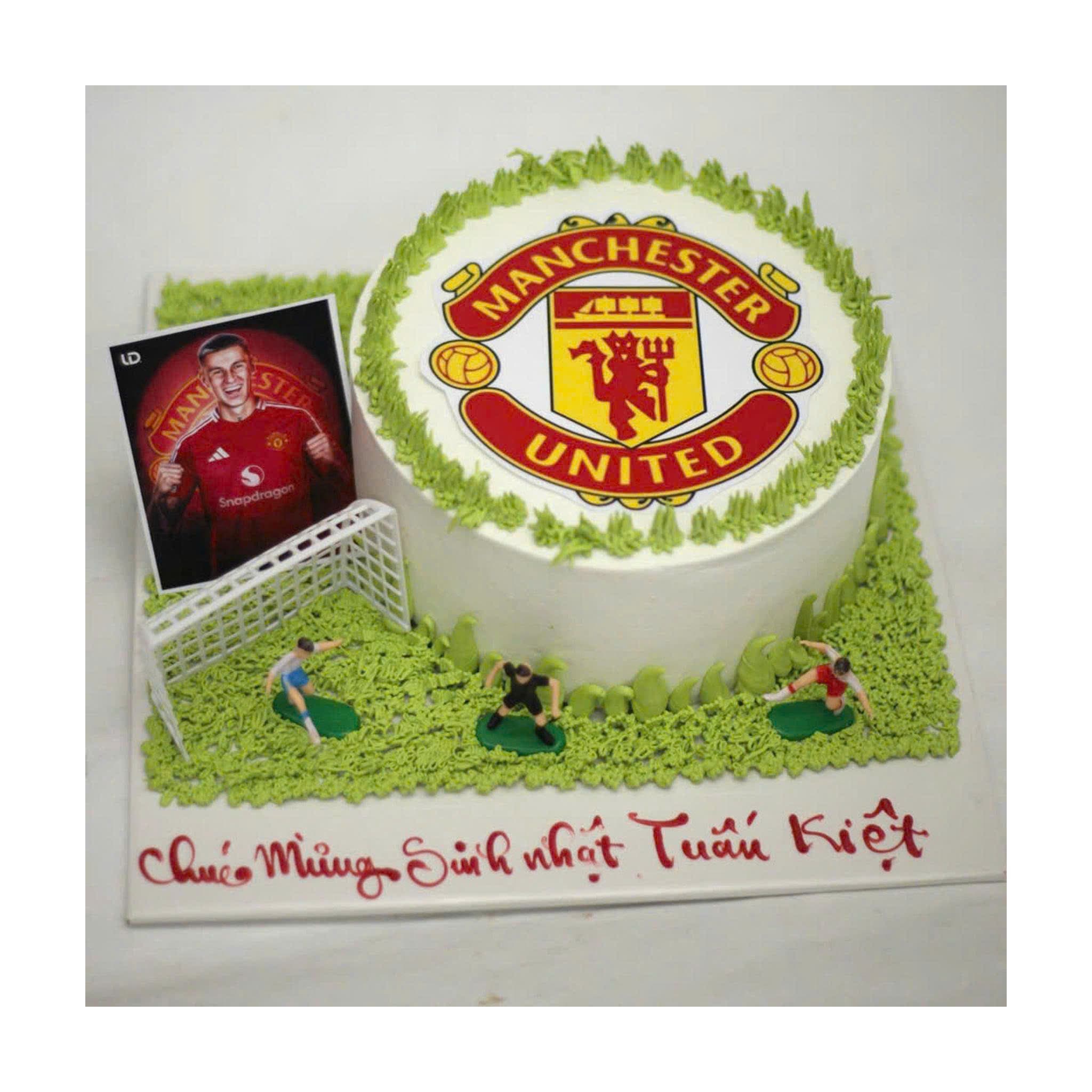 Bánh Manchester United sân cỏ