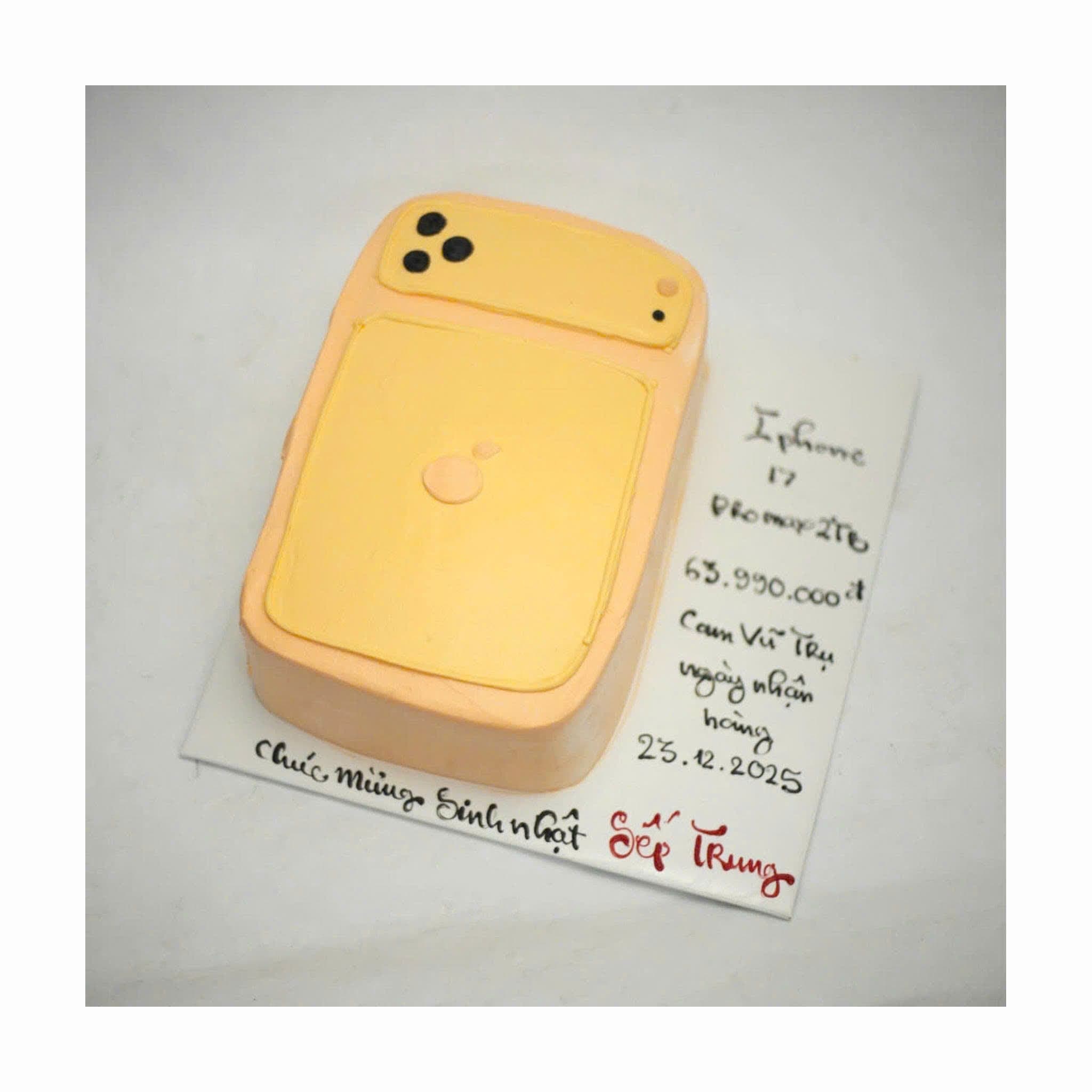 Bánh điện thoại iPhone vàng