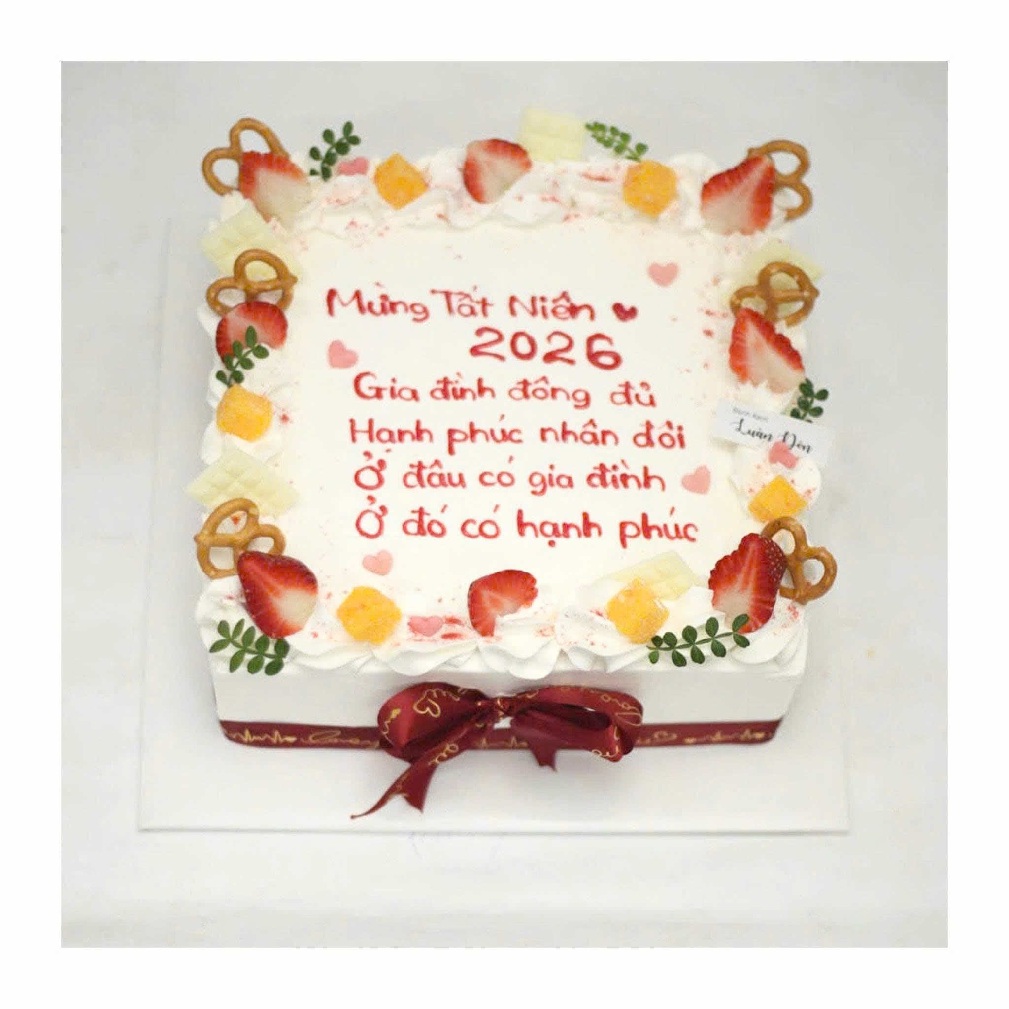 Bánh kem chúc mừng tất niên gia đình