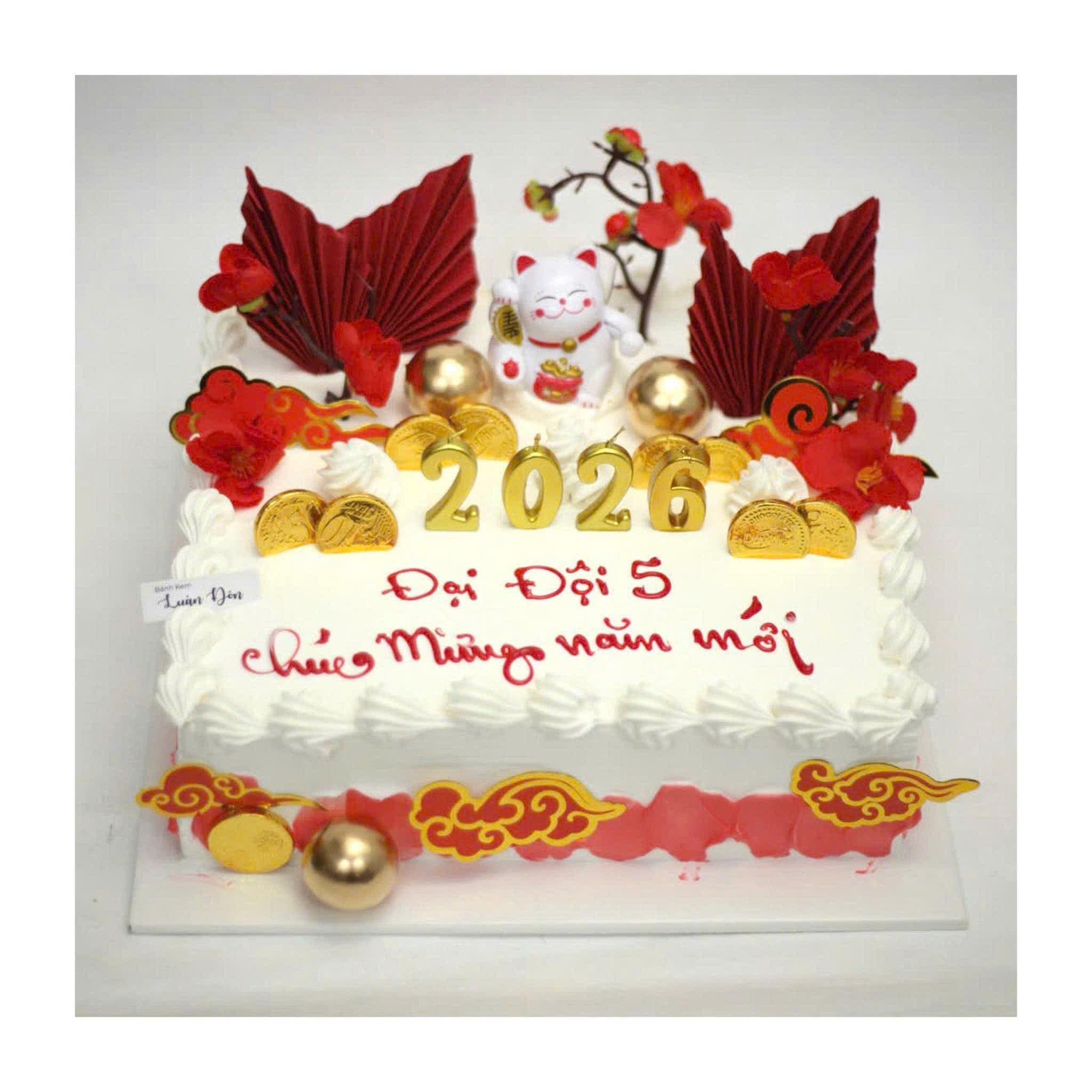 Bánh kem mèo thần tài chúc mừng năm mới