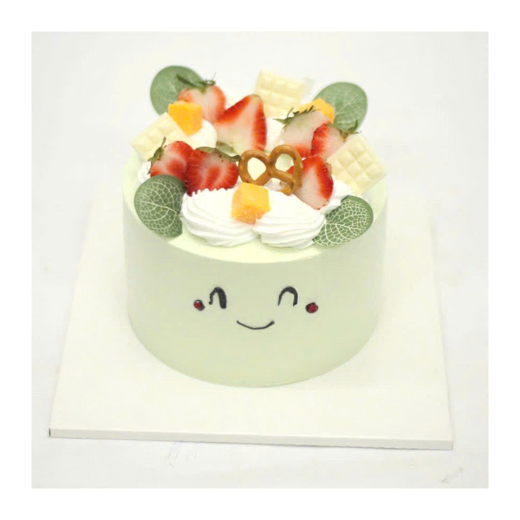 Bánh kem dâu tây mặt cười dễ thương