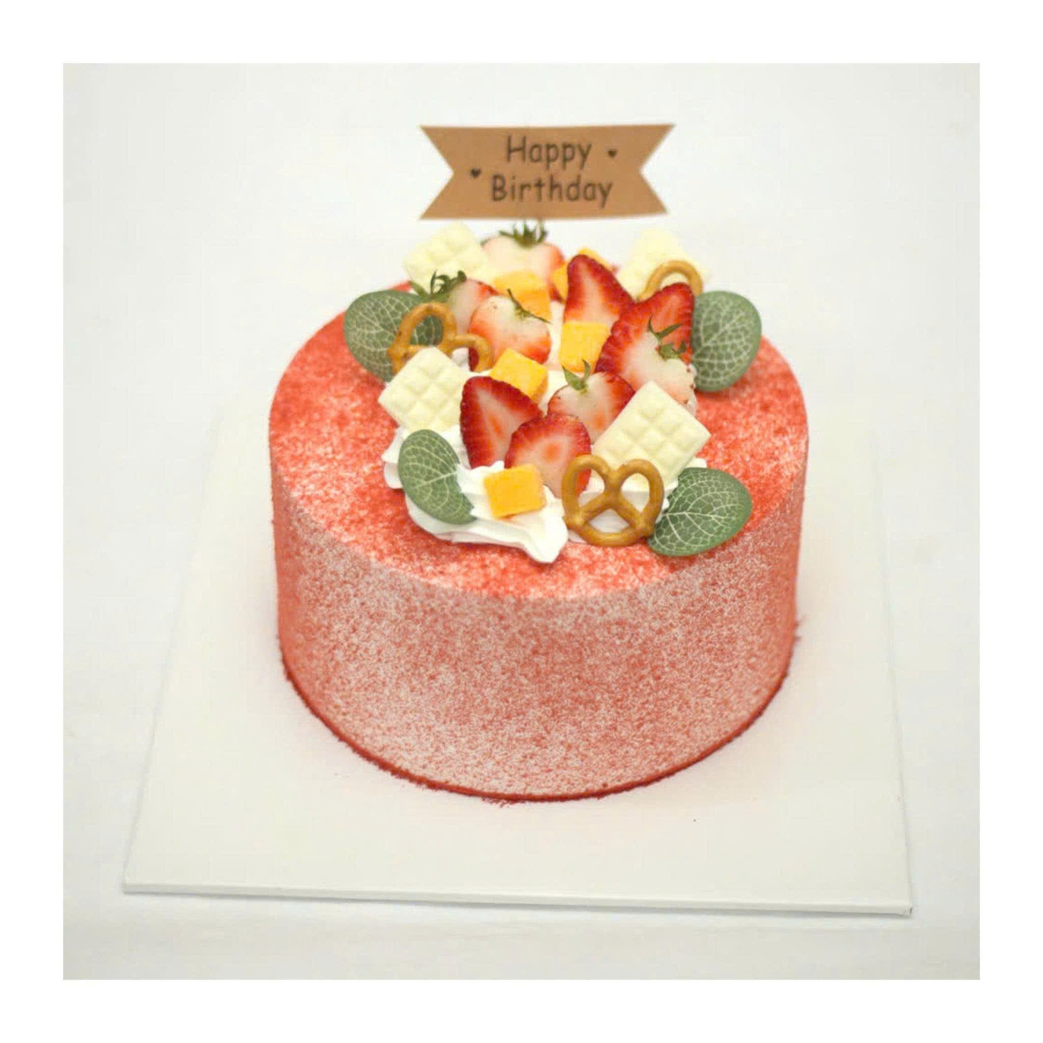 Bánh kem phủ dâu tây phong cách hiện đại