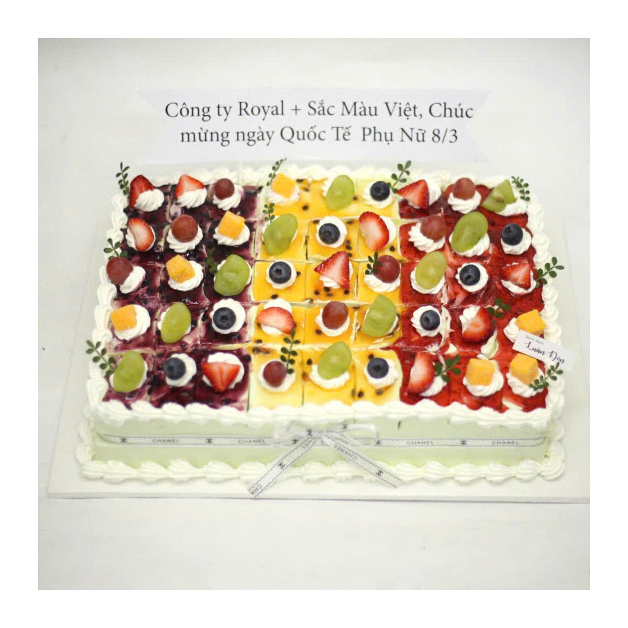 Bánh kem nhiều vị trái cây tươi