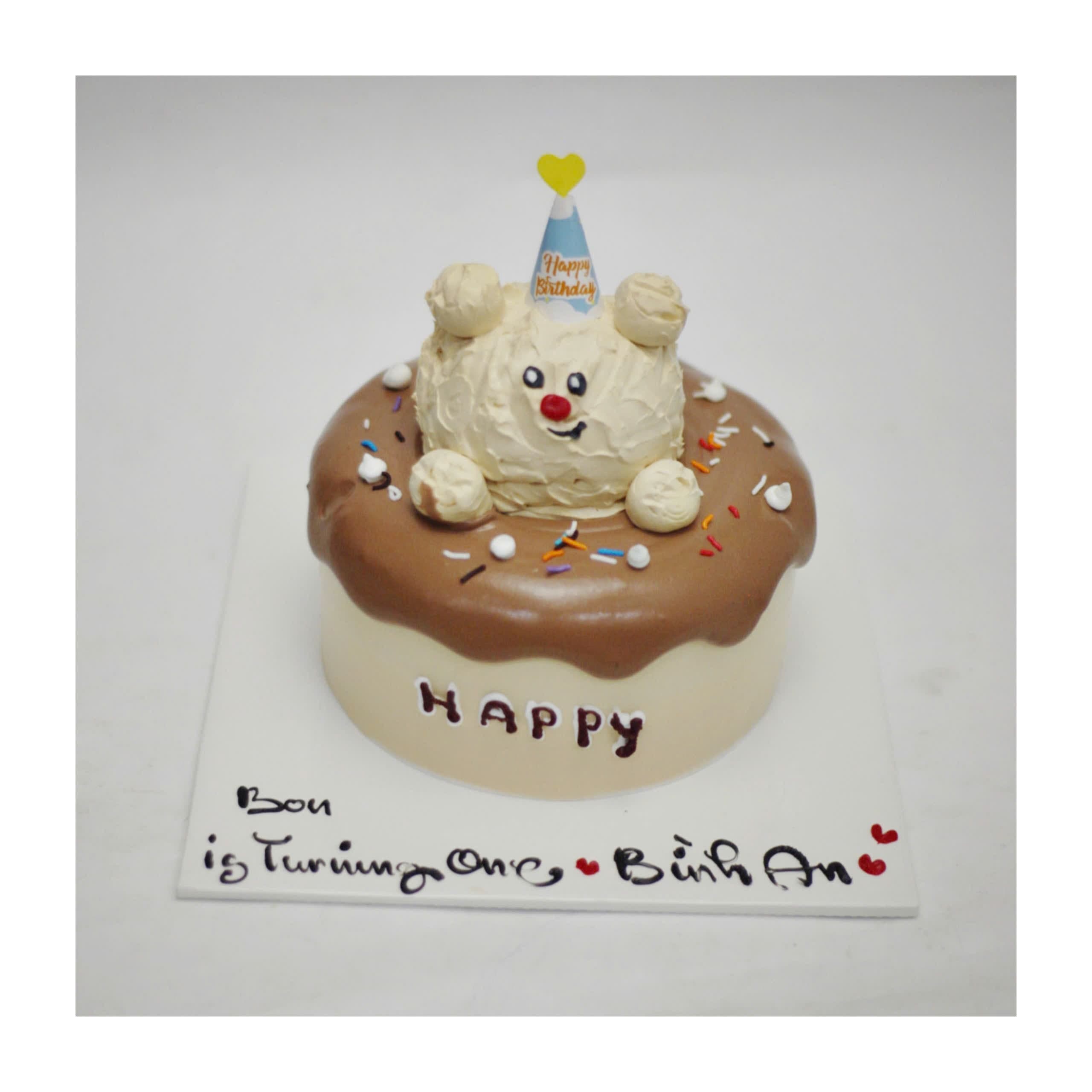 Bánh kem gấu nhỏ mừng thôi nôi bé