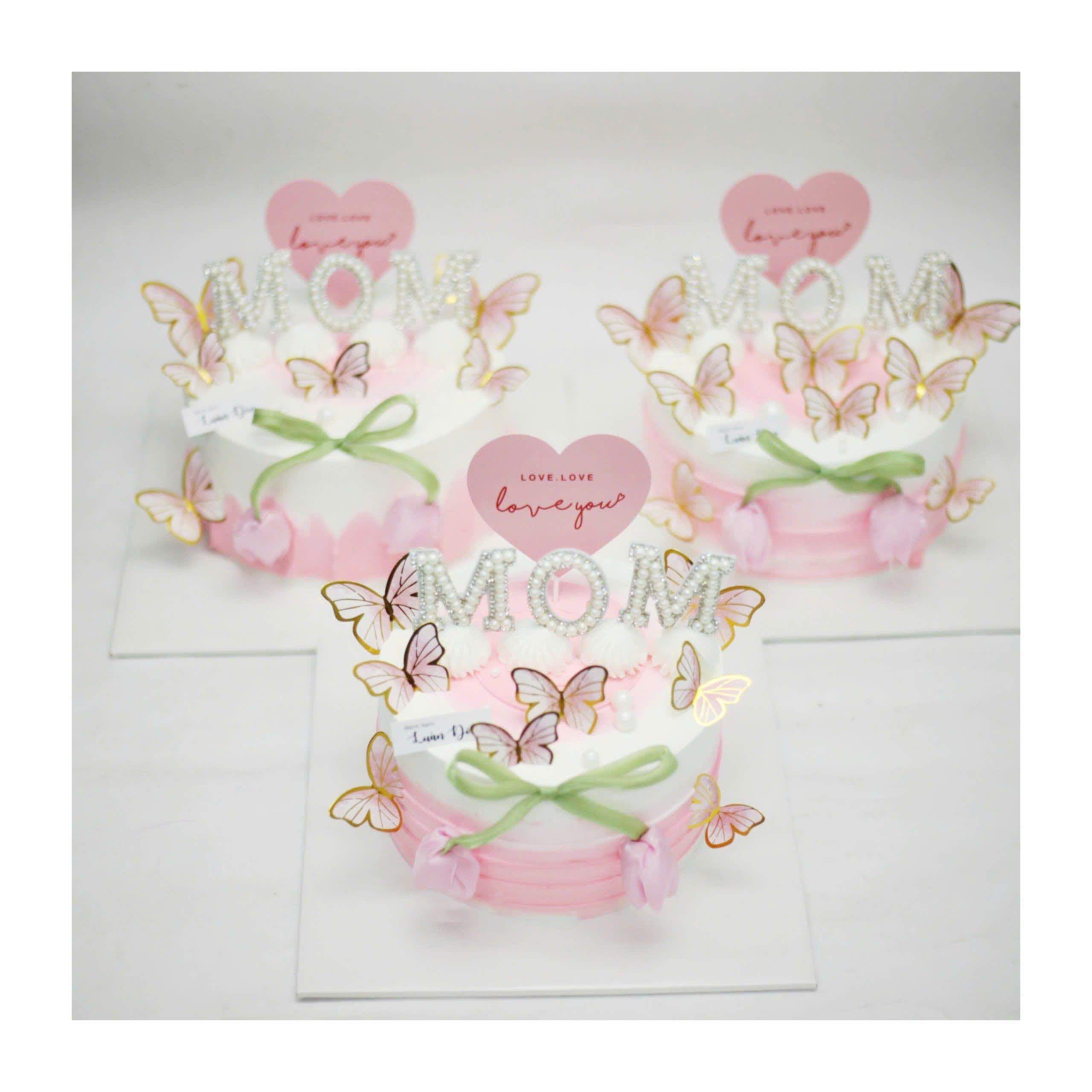 Set bánh kem mừng ngày của mẹ