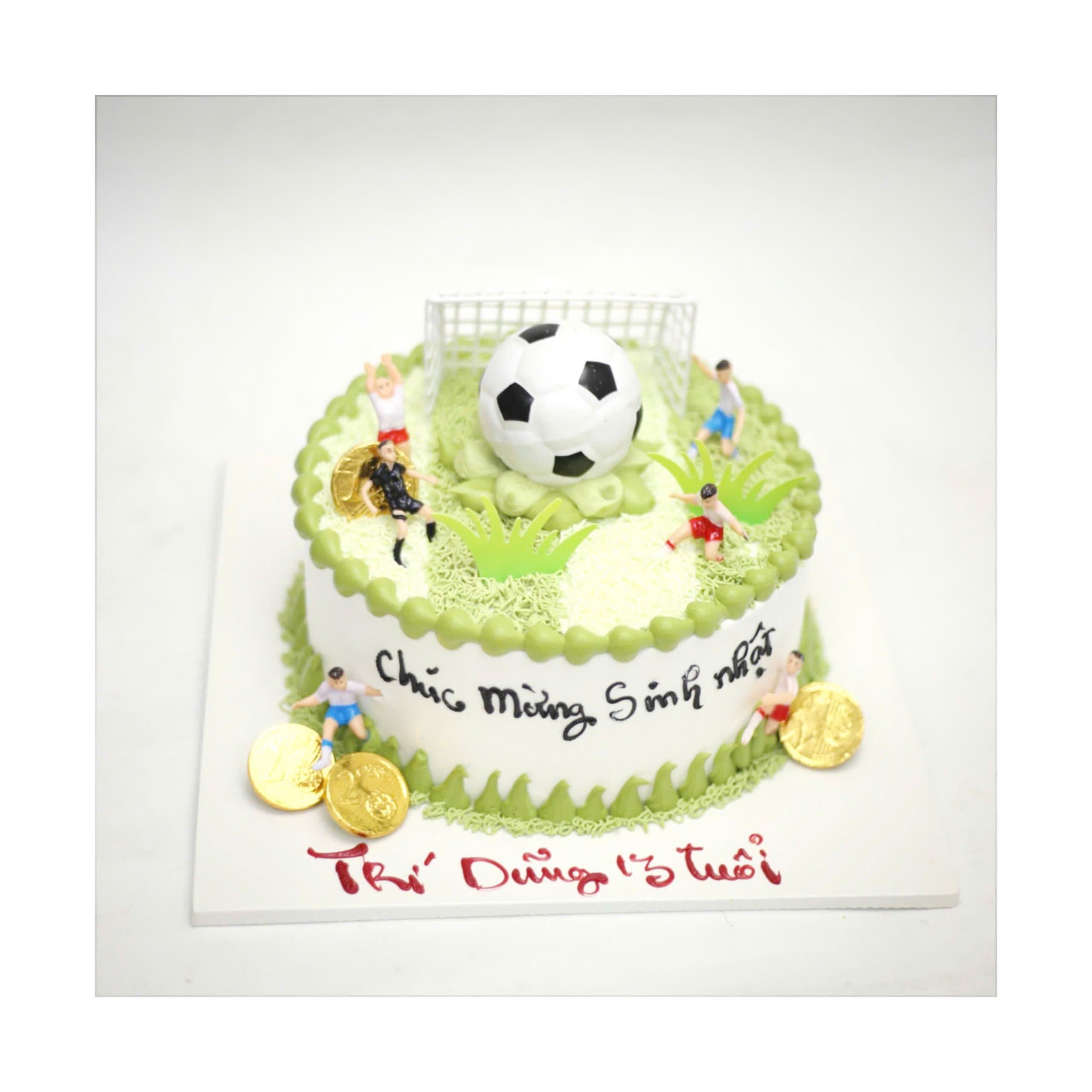 Bánh kem sân bóng đá cho bé trai