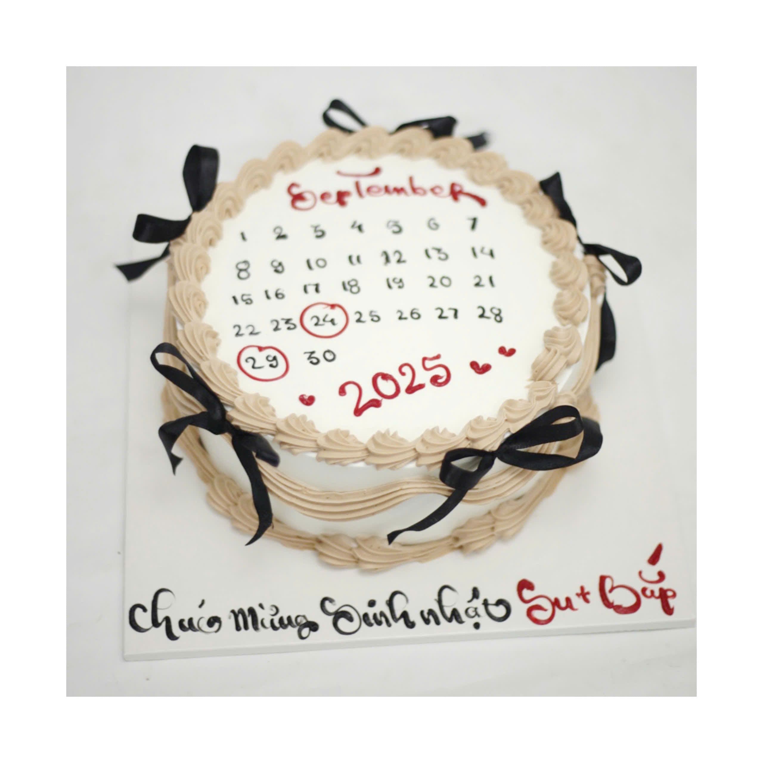 Bánh kem hình tờ lịch tháng chín 2025