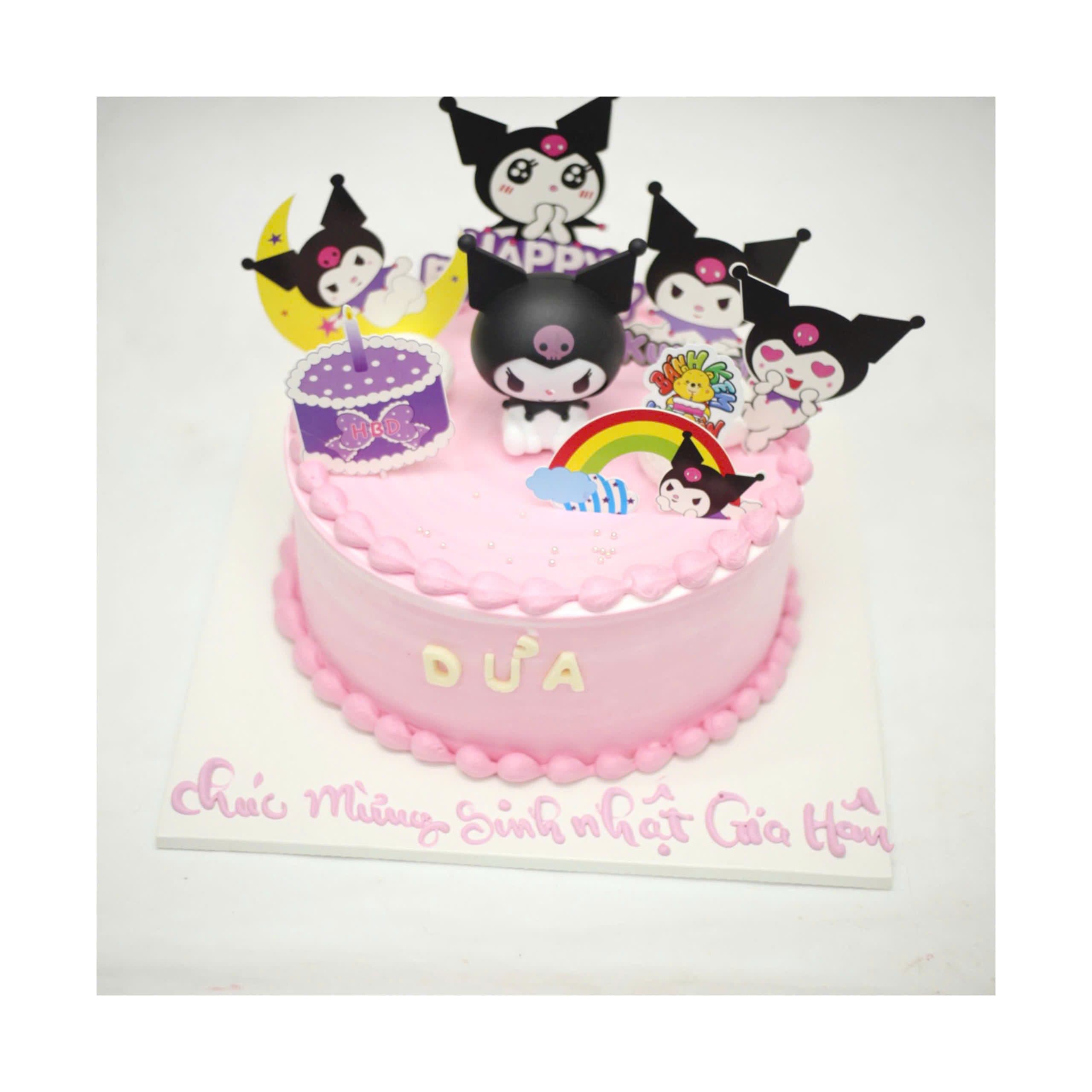 Bánh kem màu hồng hình nhân vật Kuromi