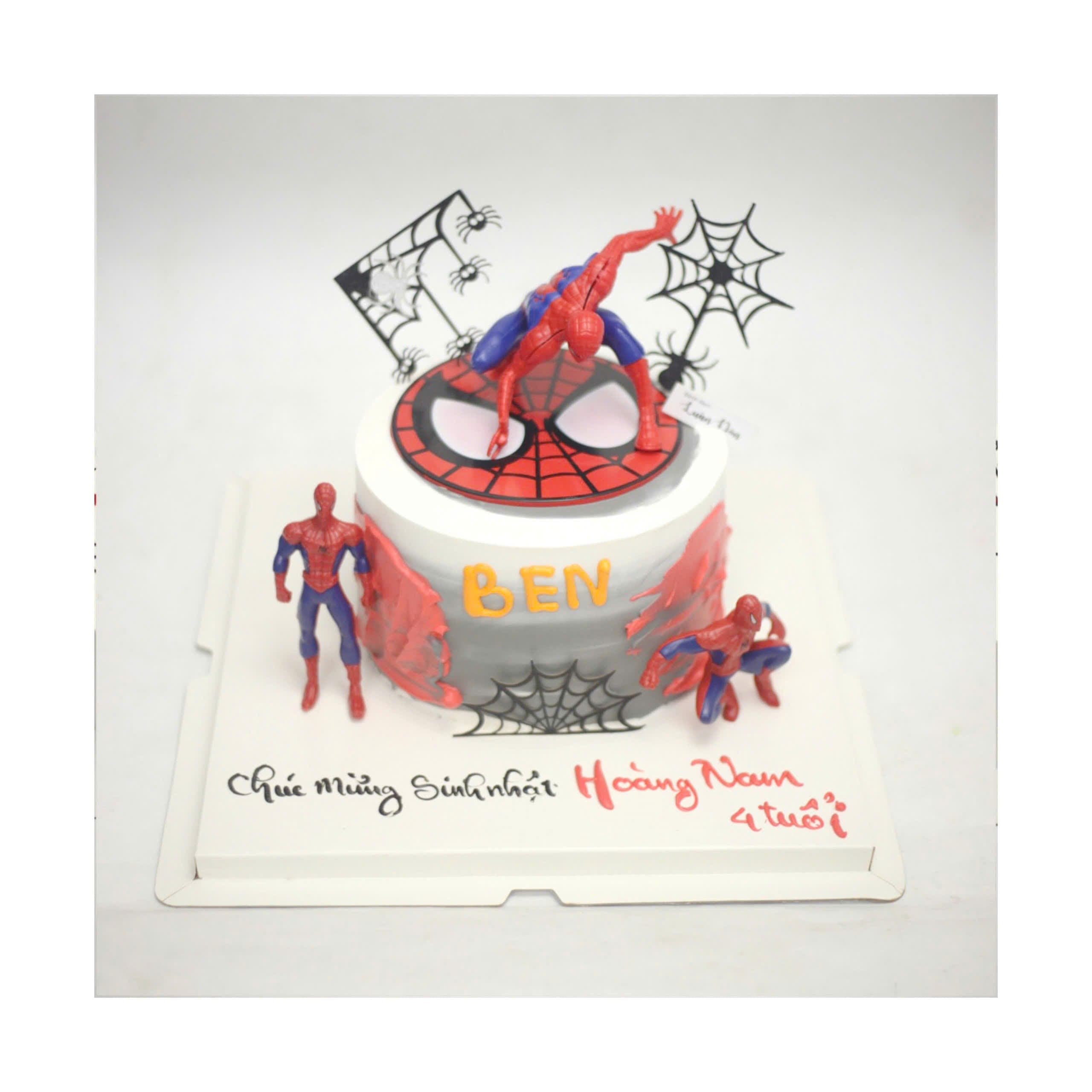 Bánh kem Người Nhện xanh đỏ cho bé trai
