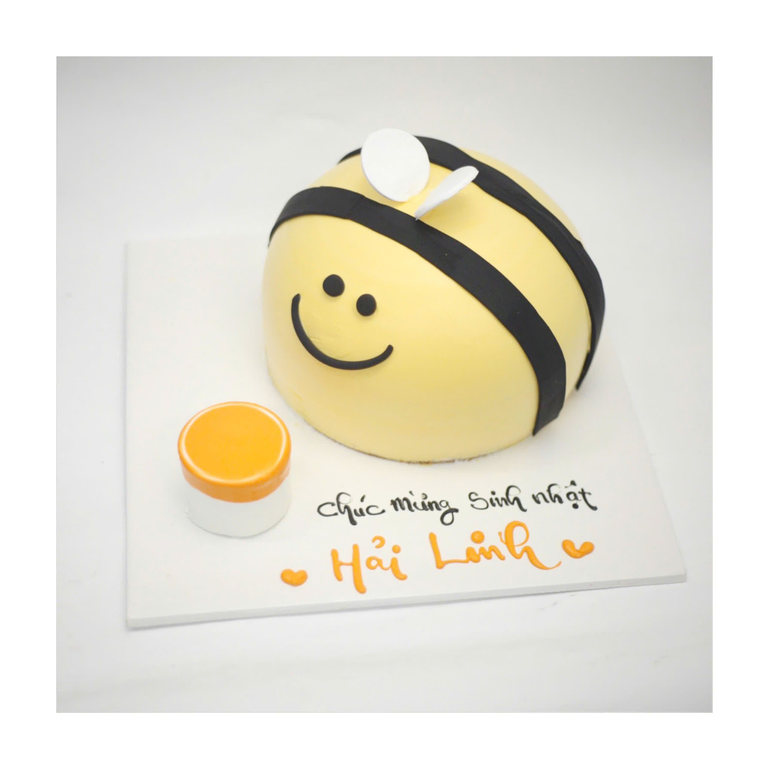 Bánh kem hình chú ong vàng ngộ nghĩnh