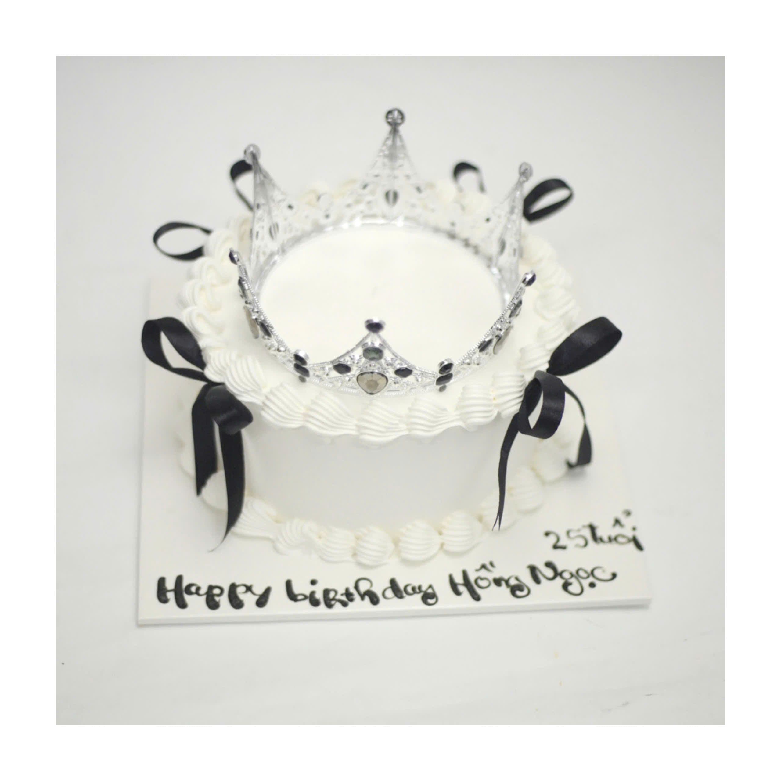 Bánh kem vương miện bạc sang trọng