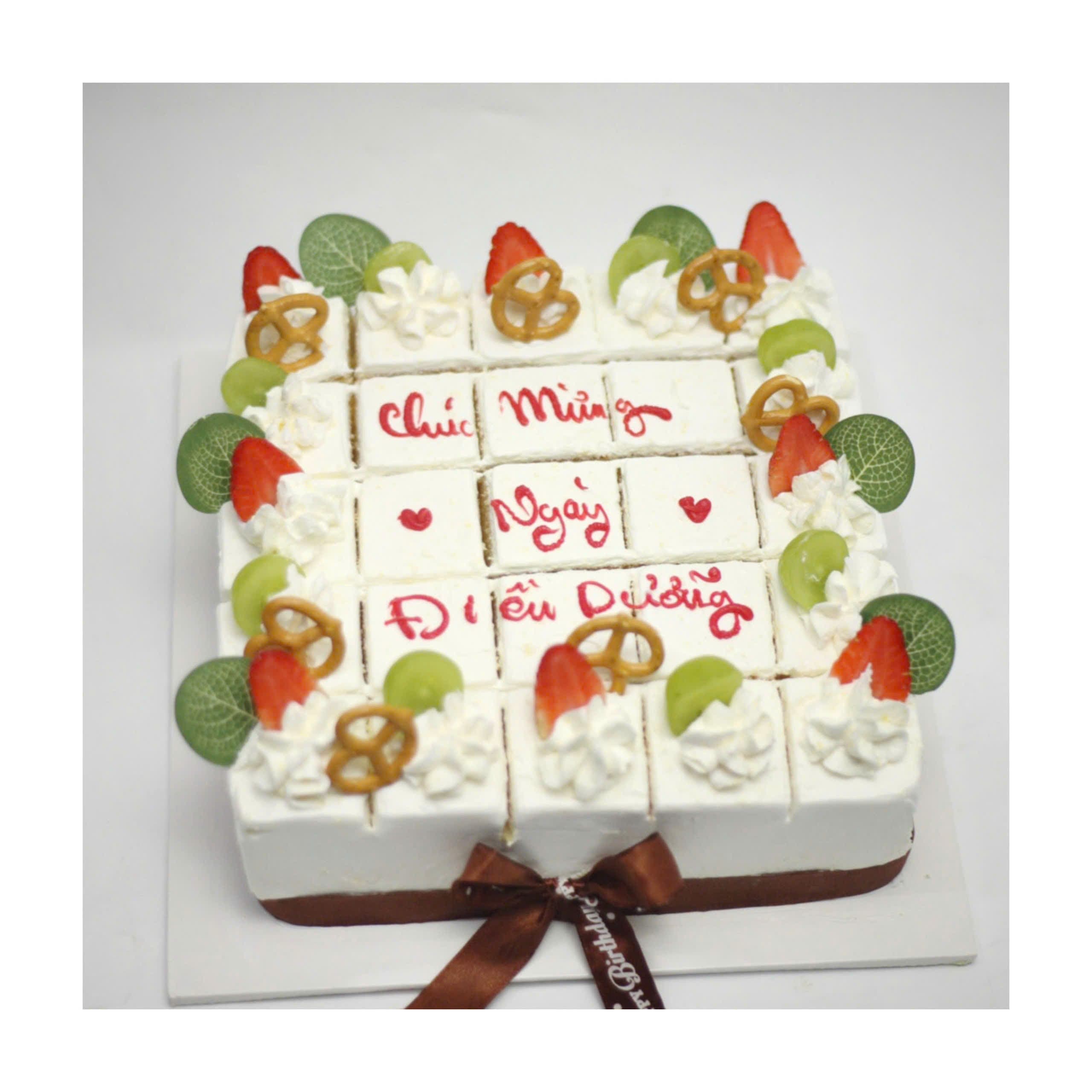 Bánh kem cắt miếng hoa quả