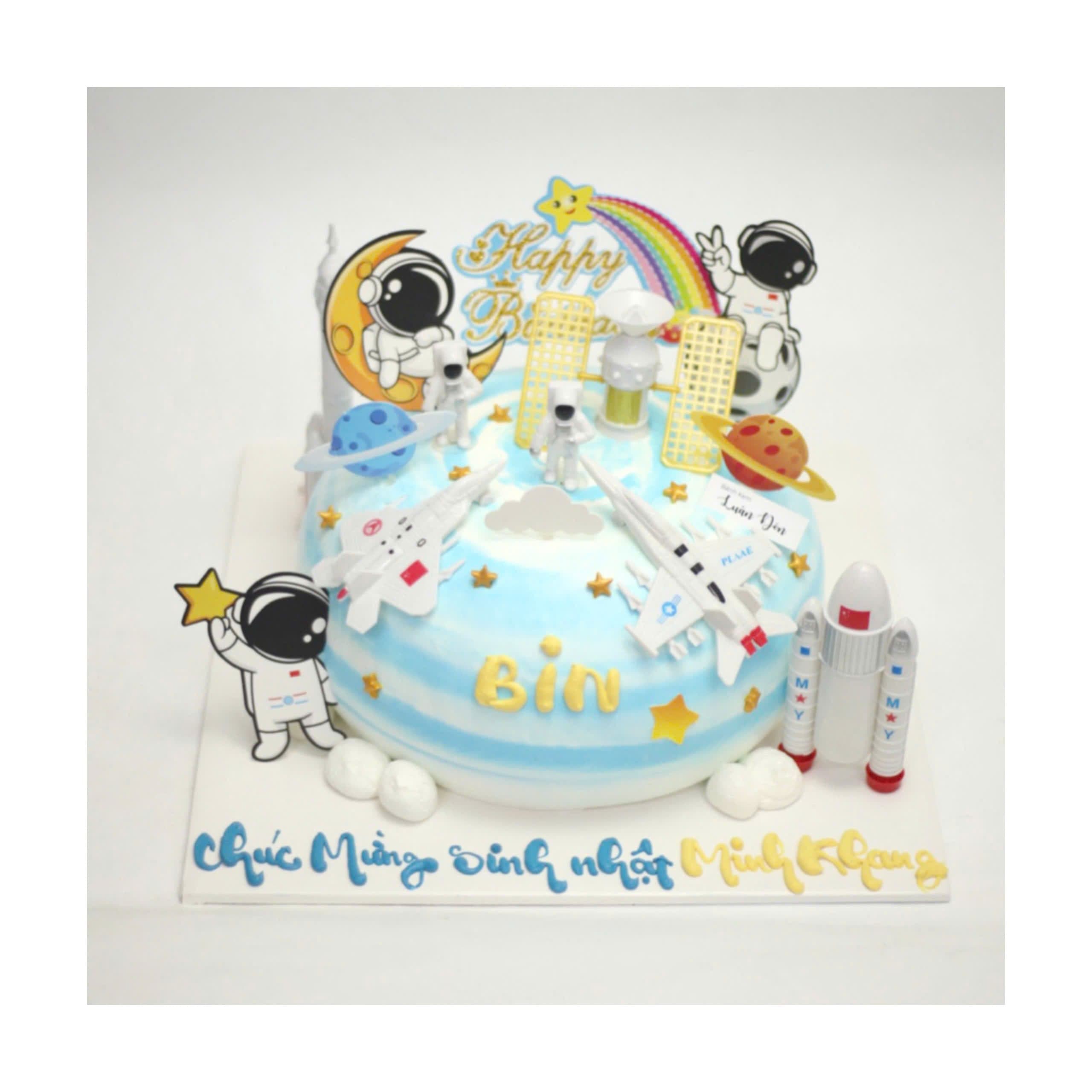 Bánh kem chủ đề phi hành gia vũ trụ