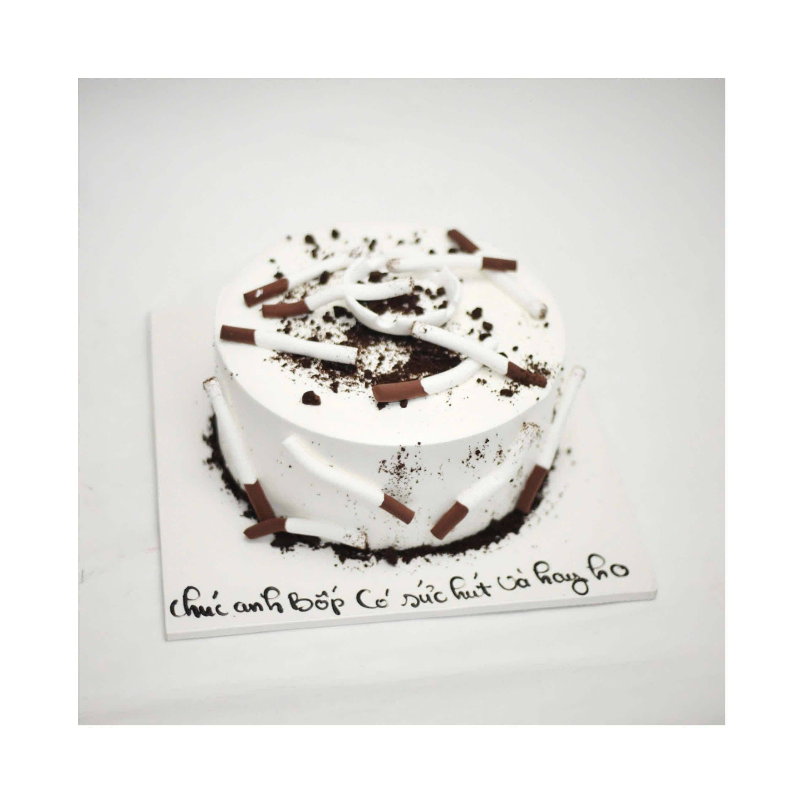 Bánh sinh nhật rắc bột bánh quy trang trí điếu thuốc độc đáo