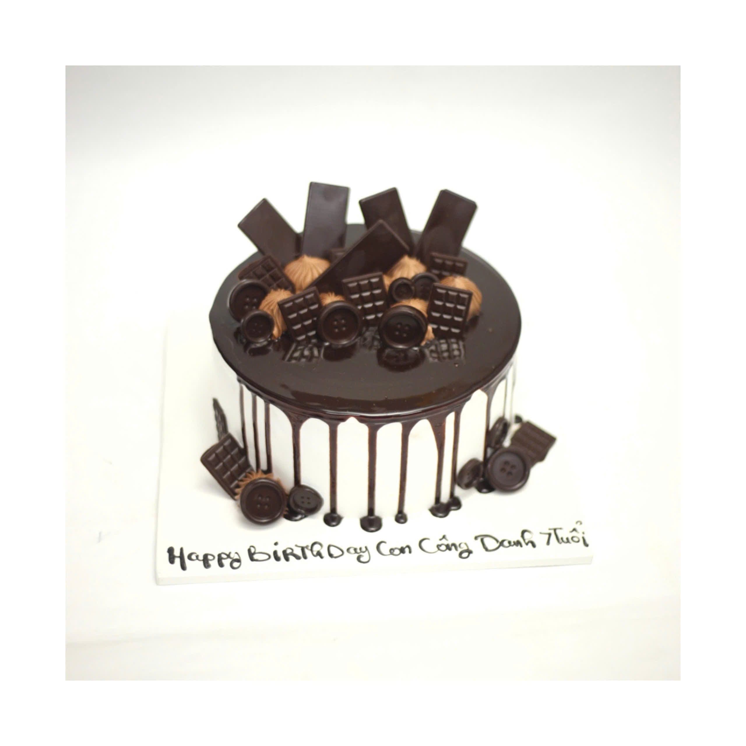 Bánh kem socola drip trang trí các loại socola miếng