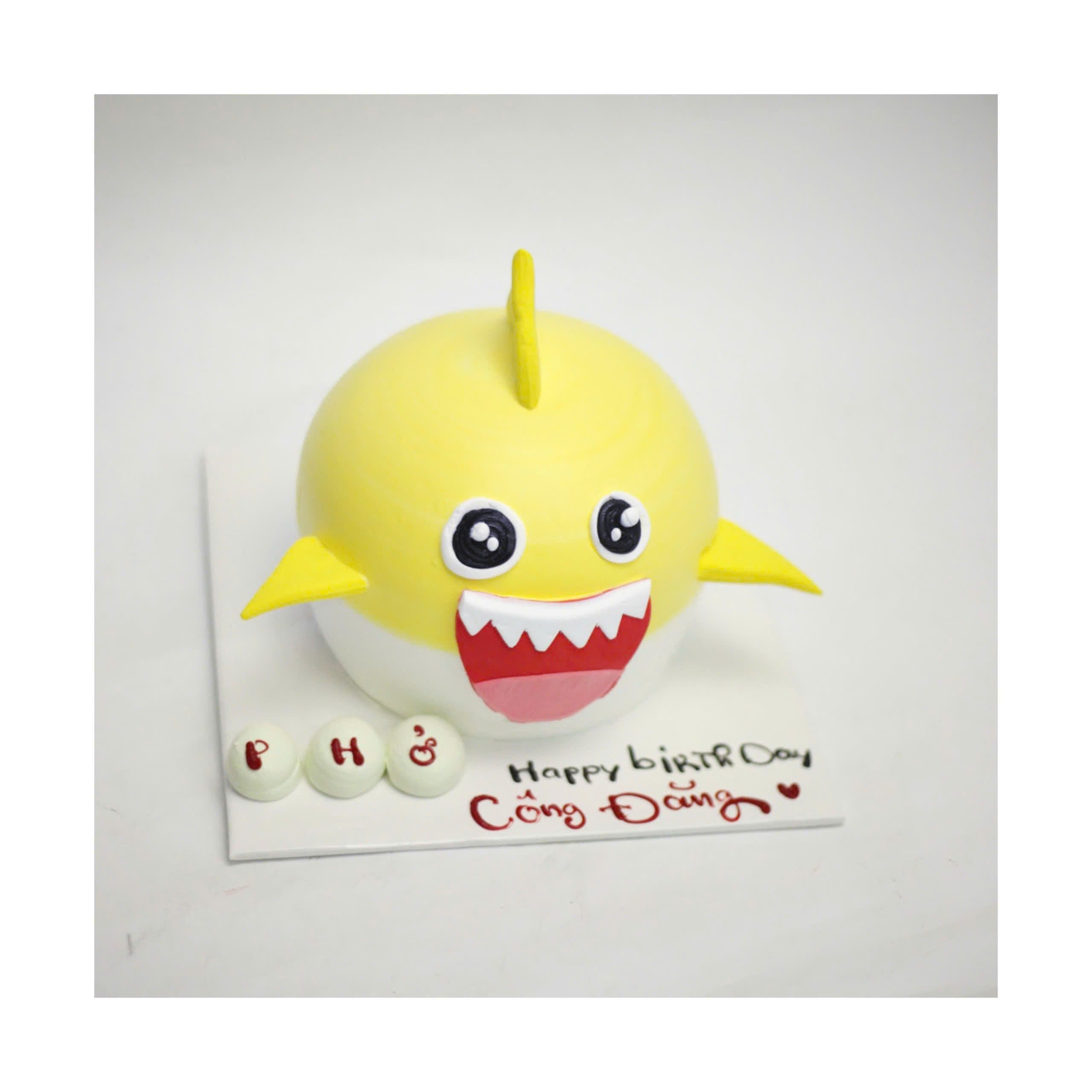 Bánh sinh nhật tạo hình chú cá mập vàng Baby Shark dễ thương