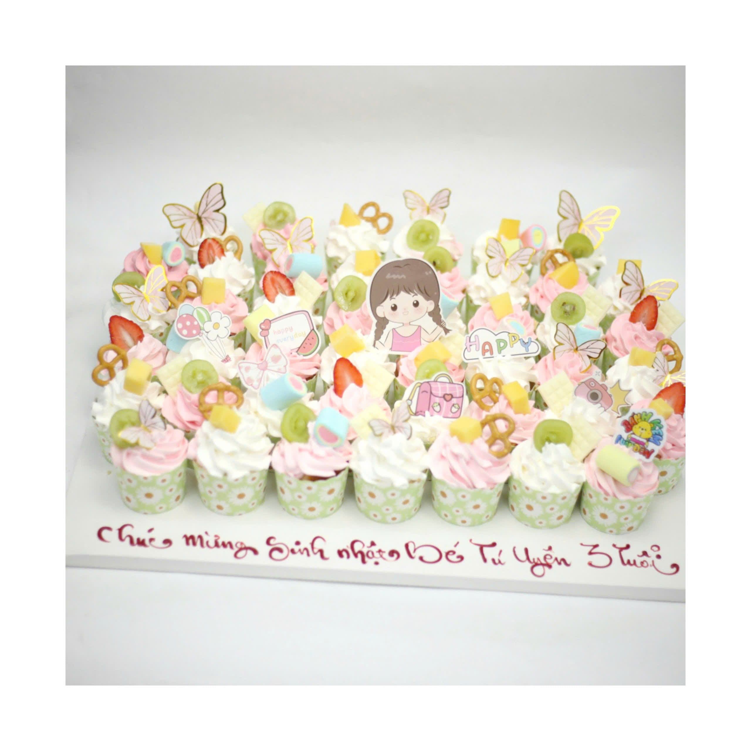 Set bánh cupcake trang trí bướm xinh xắn