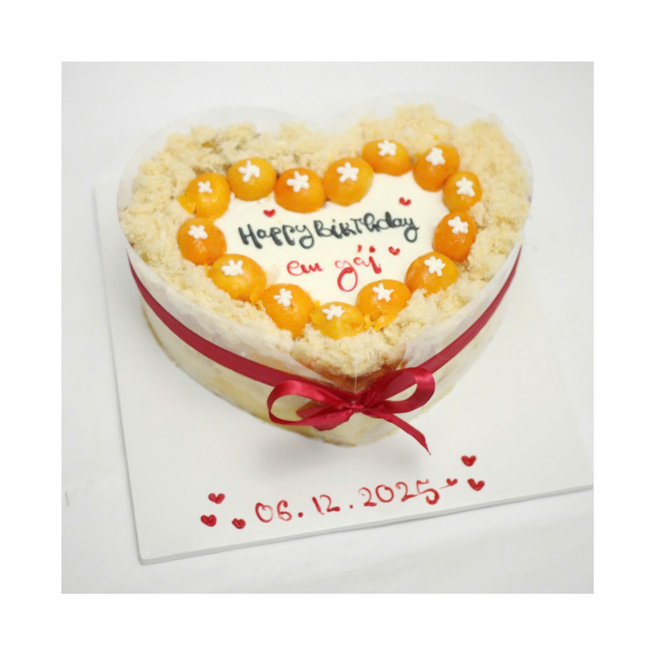 Bánh bông lan trứng muối hình trái tim