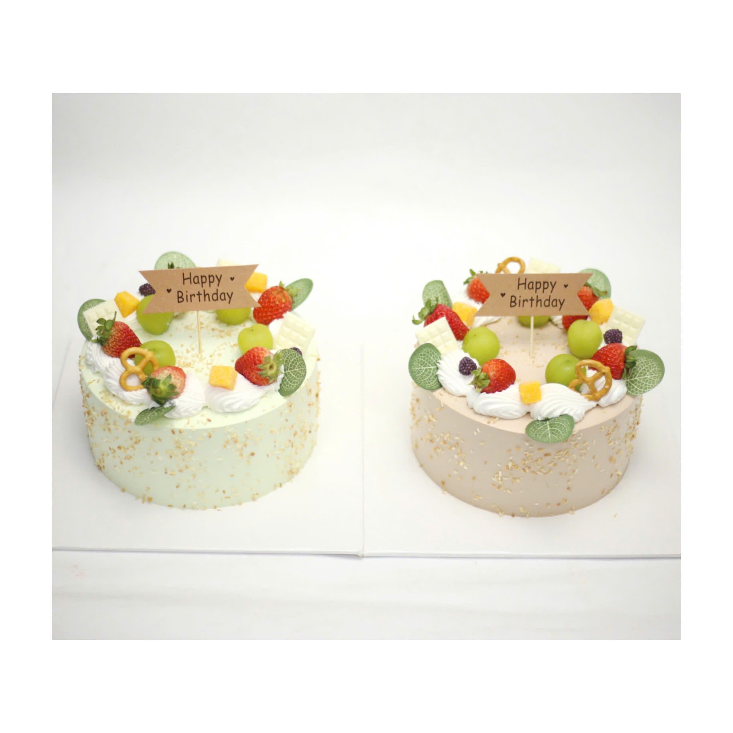 Bánh kem hoa quả tươi phủ cốm giòn