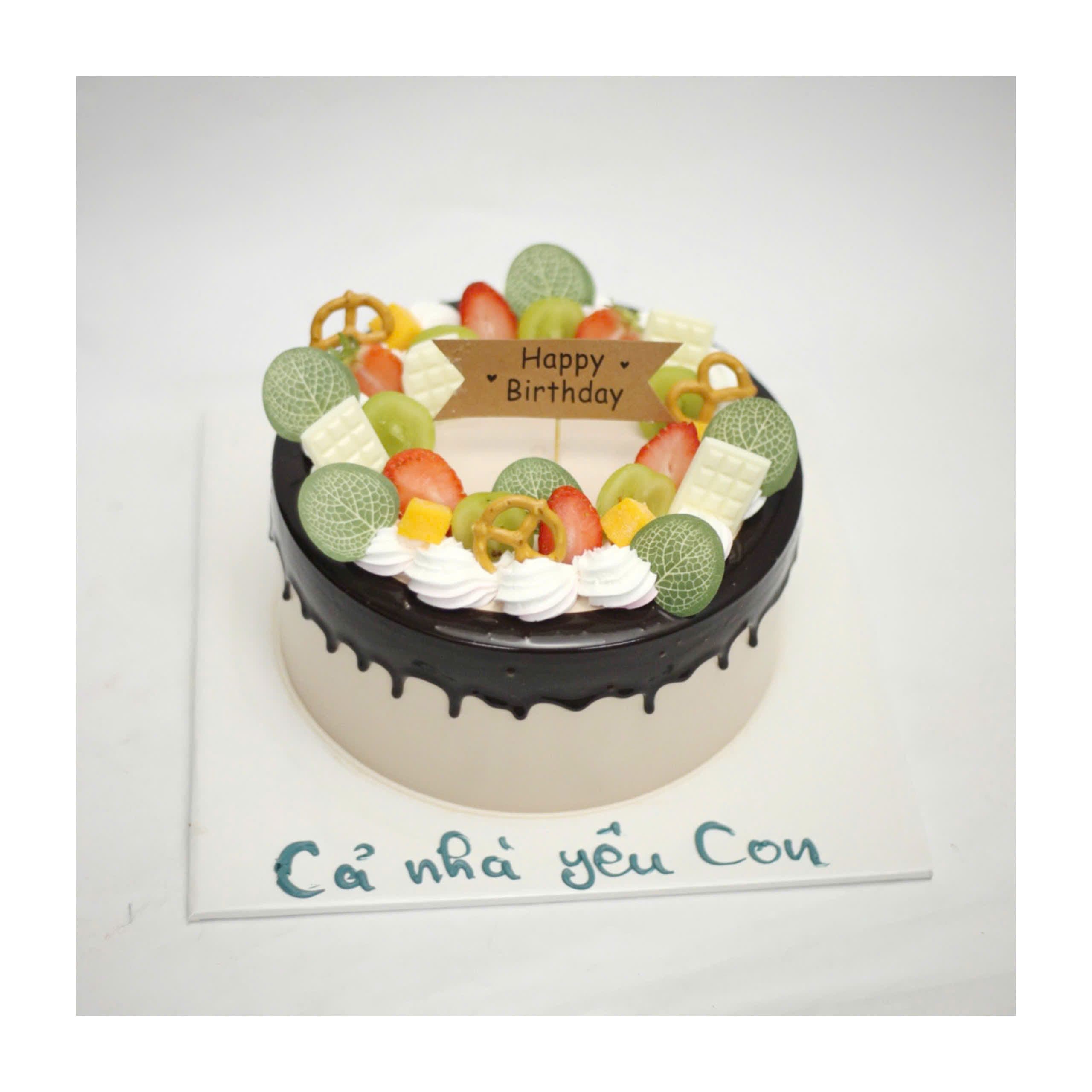 Bánh kem socola phủ trái cây tươi