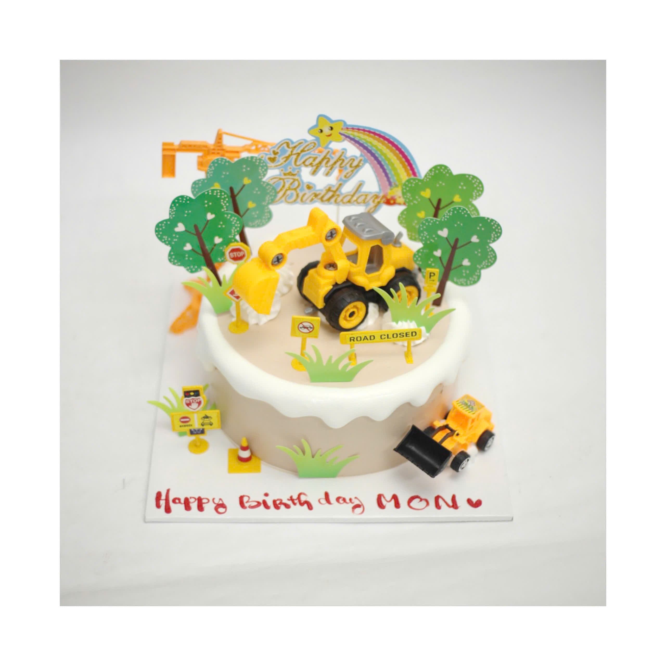 Bánh máy xúc công trường vàng