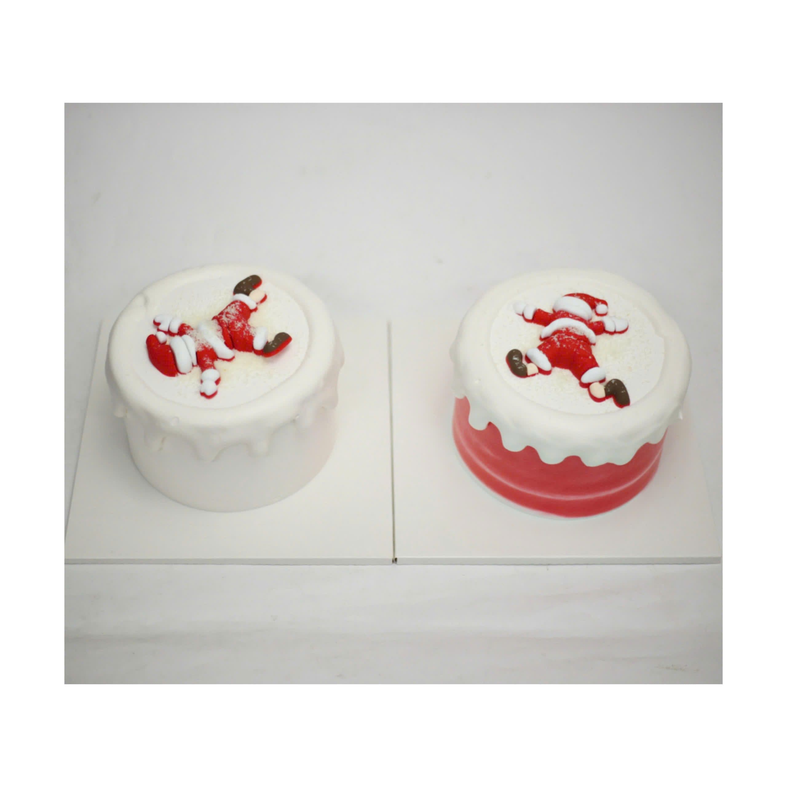 Bánh kem ông già Noel nằm ngộ nghĩnh