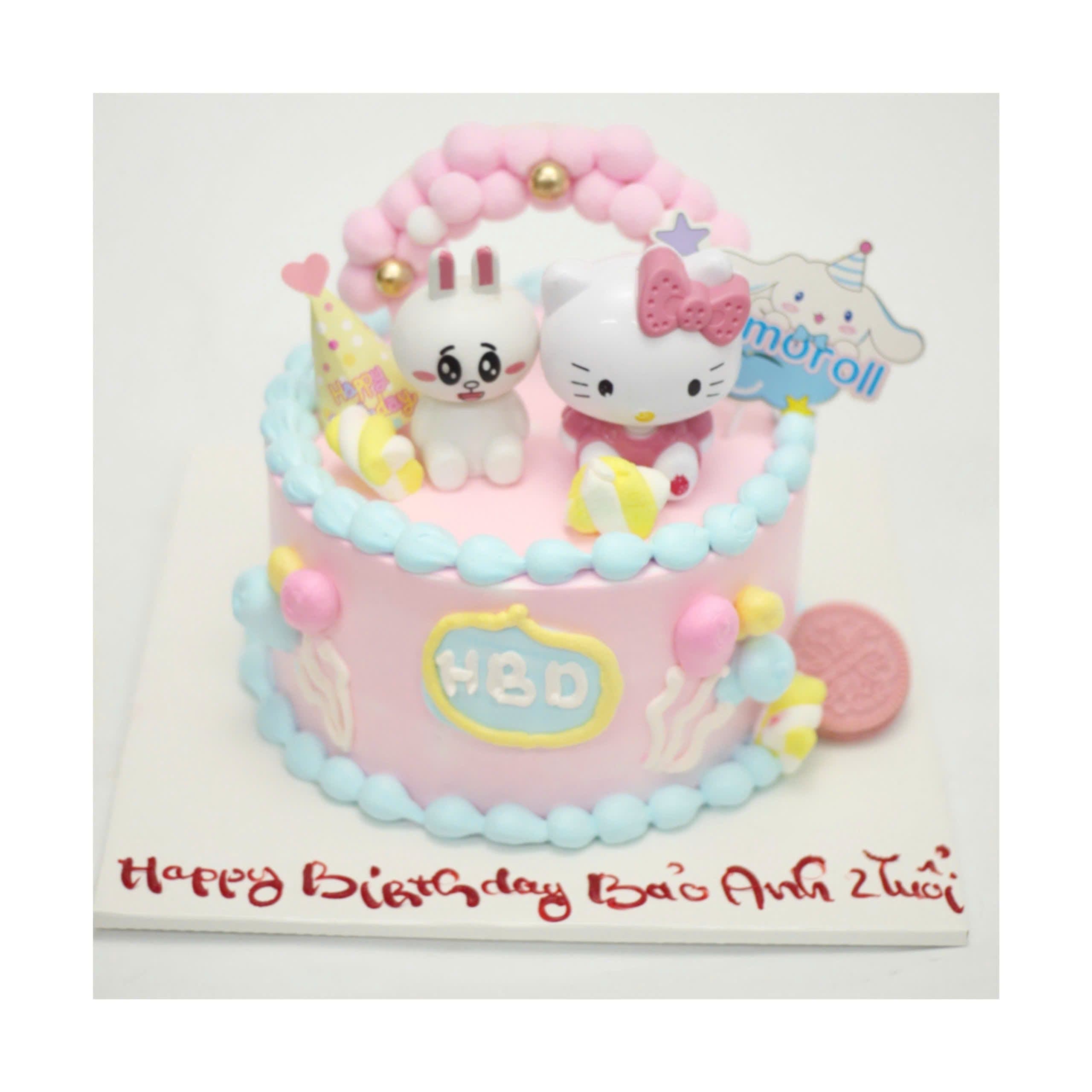 Bánh kem Hello Kitty và bạn cho bé