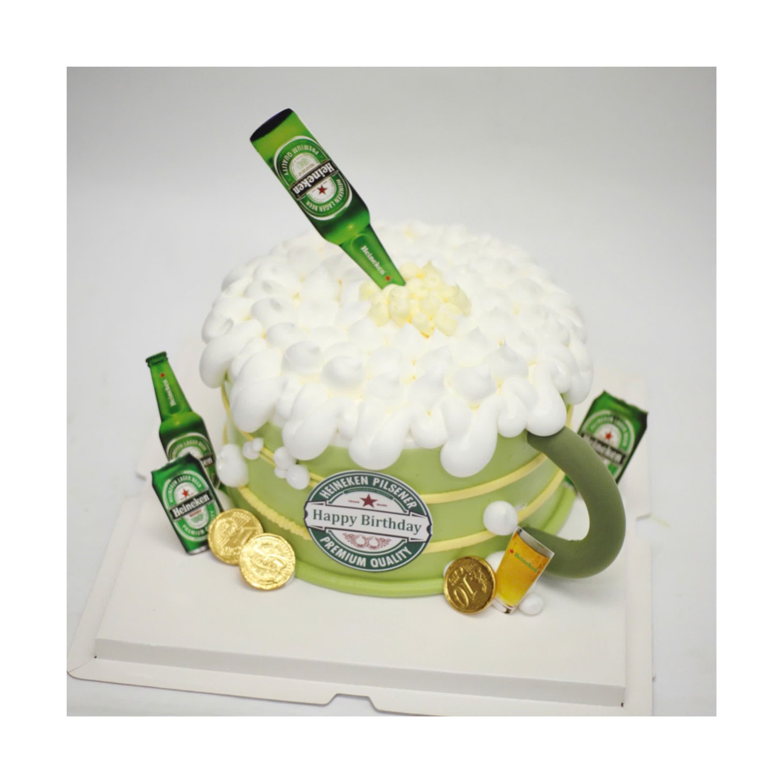 Bánh kem tạo hình ly bia Heineken độc đáo