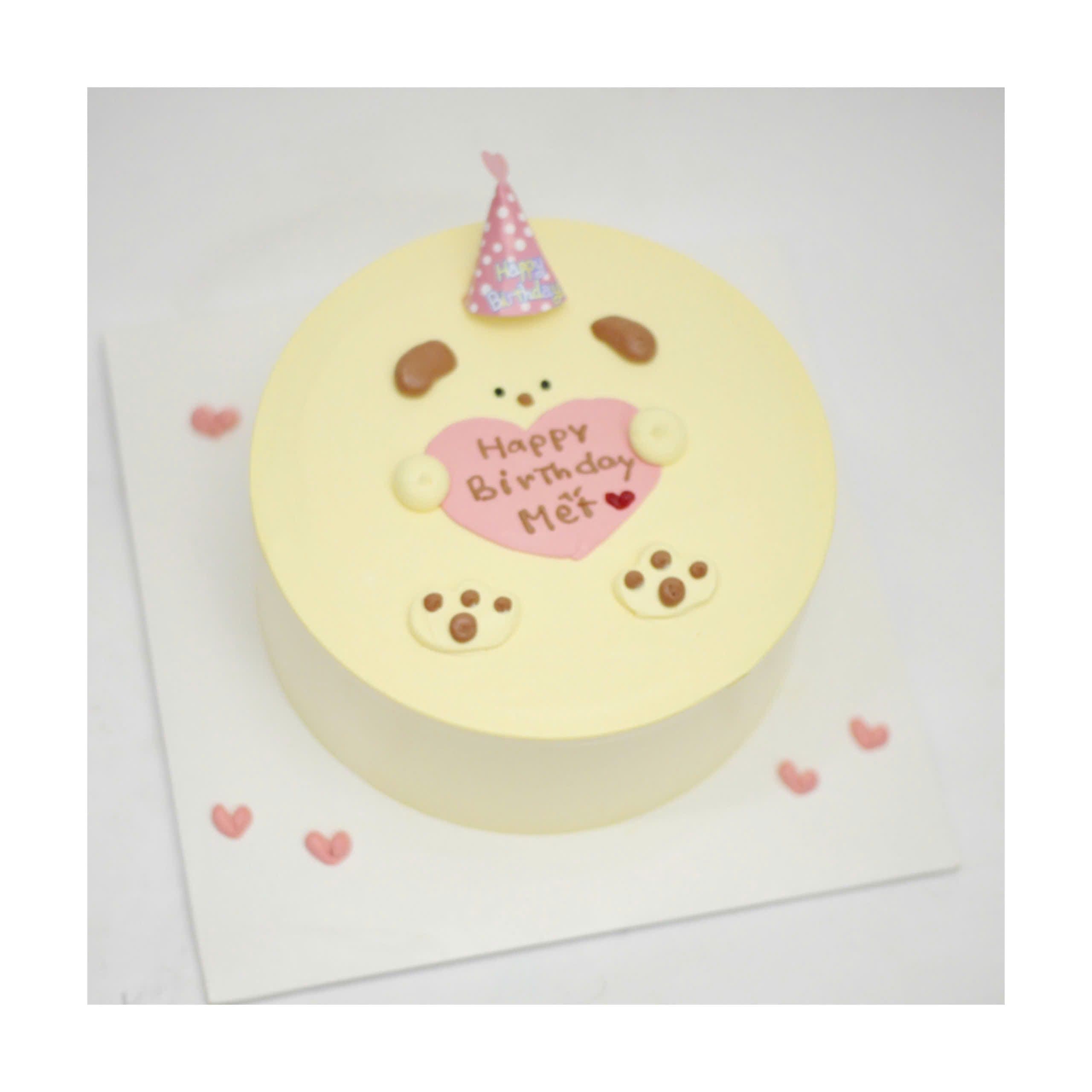 Bánh kem màu vàng trang trí hình chú chó