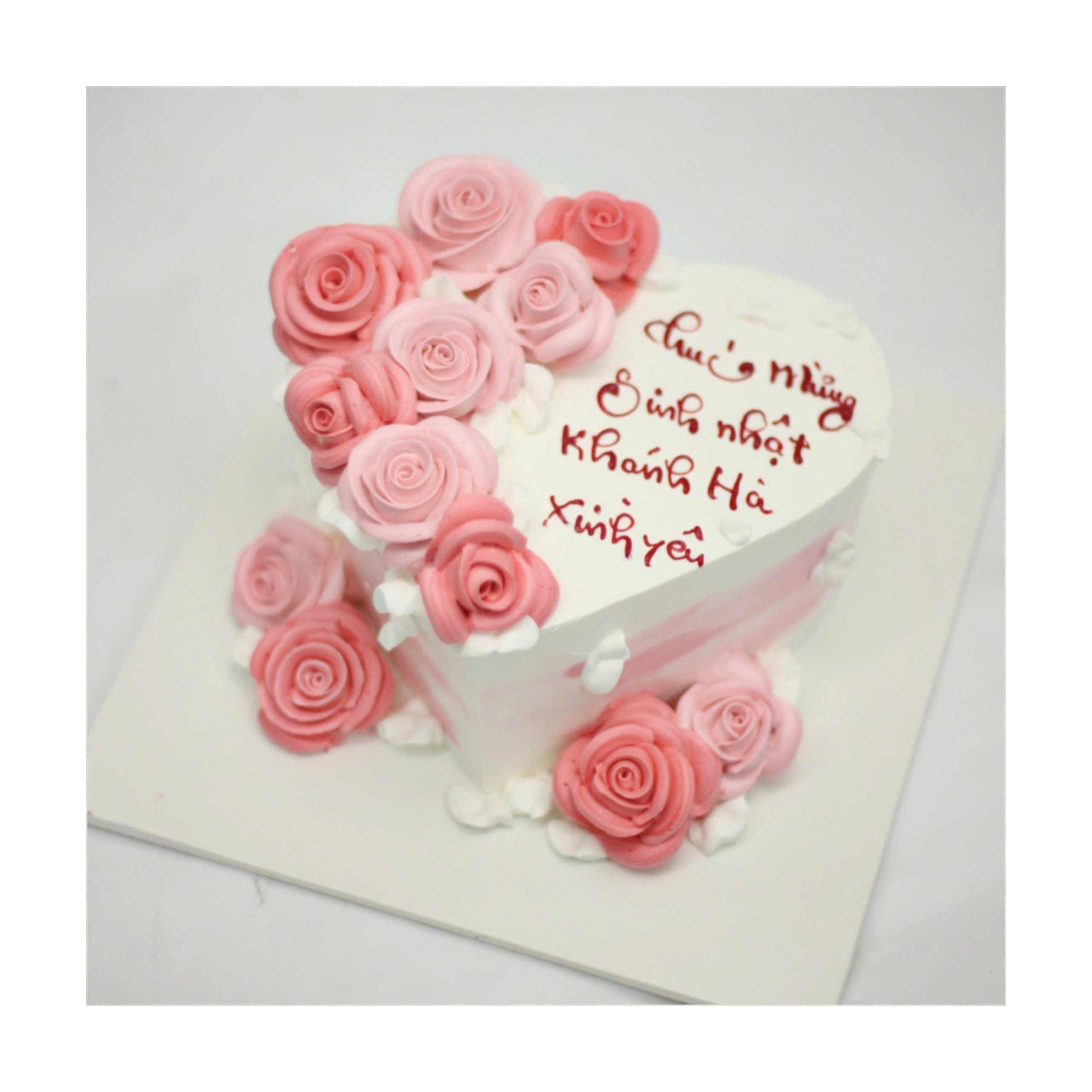 Bánh kem trái tim kết hoa hồng lãng mạn