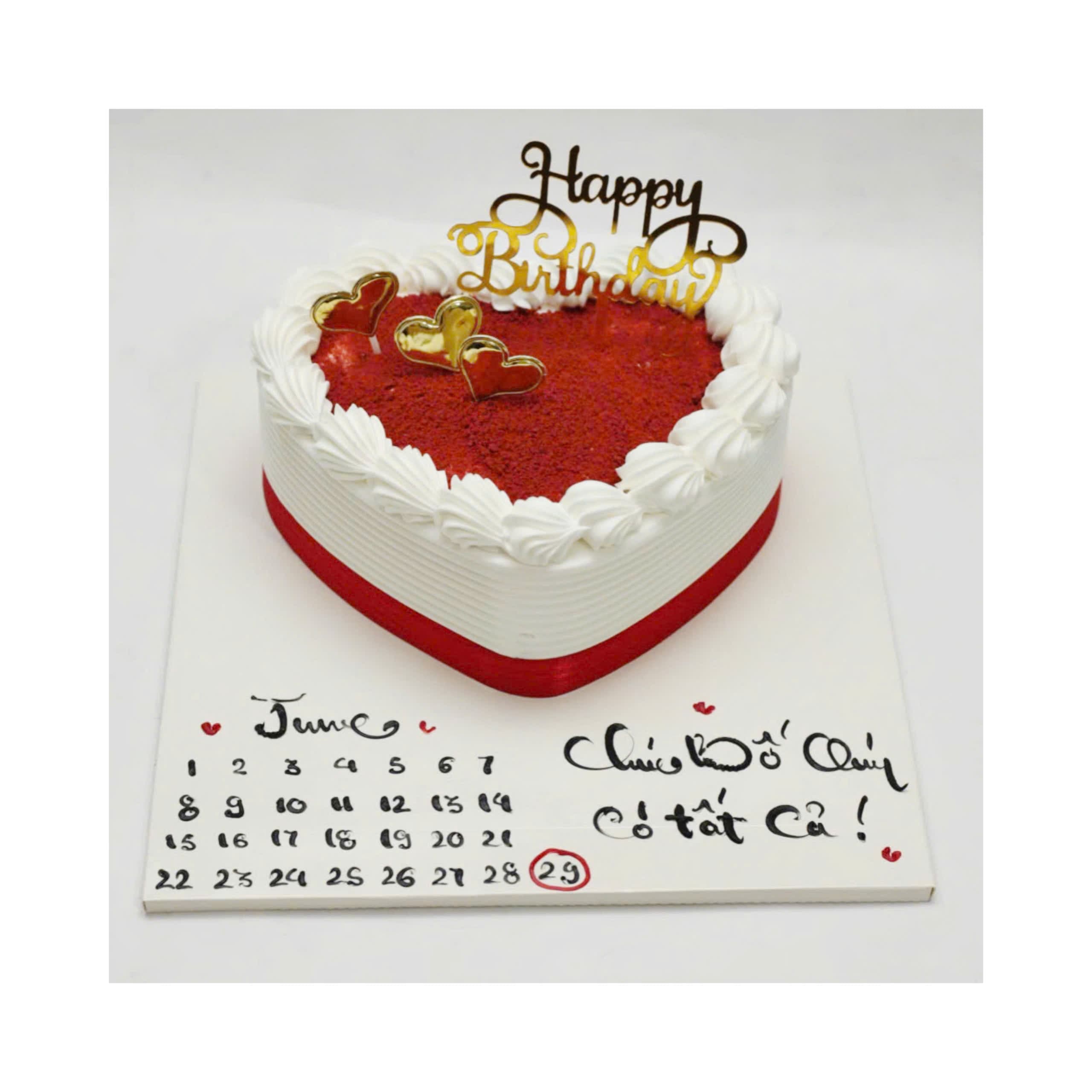 Bánh kem trái tim đỏ rực rỡ lãng mạn