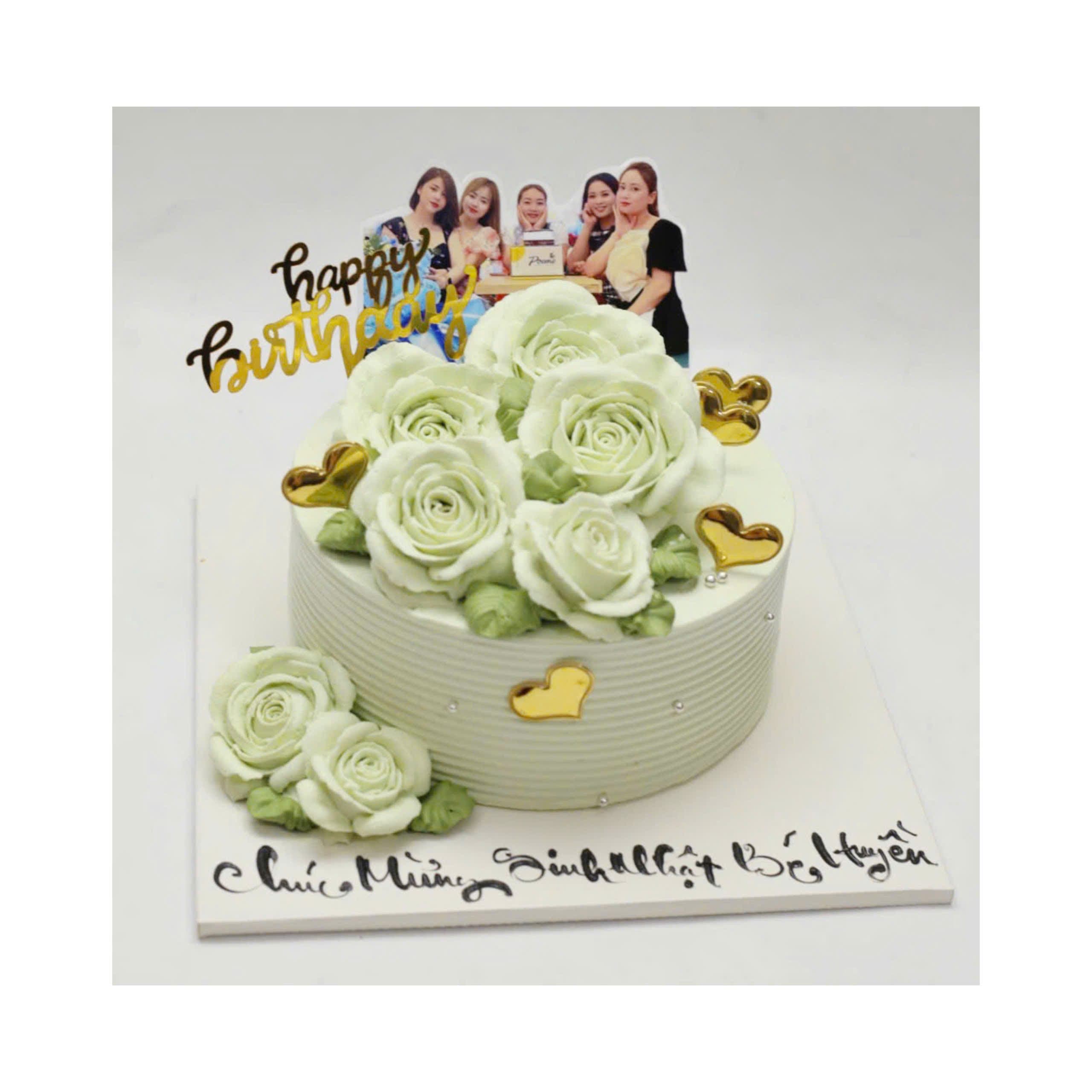 Bánh kem trang trí hoa hồng trắng sang trọng