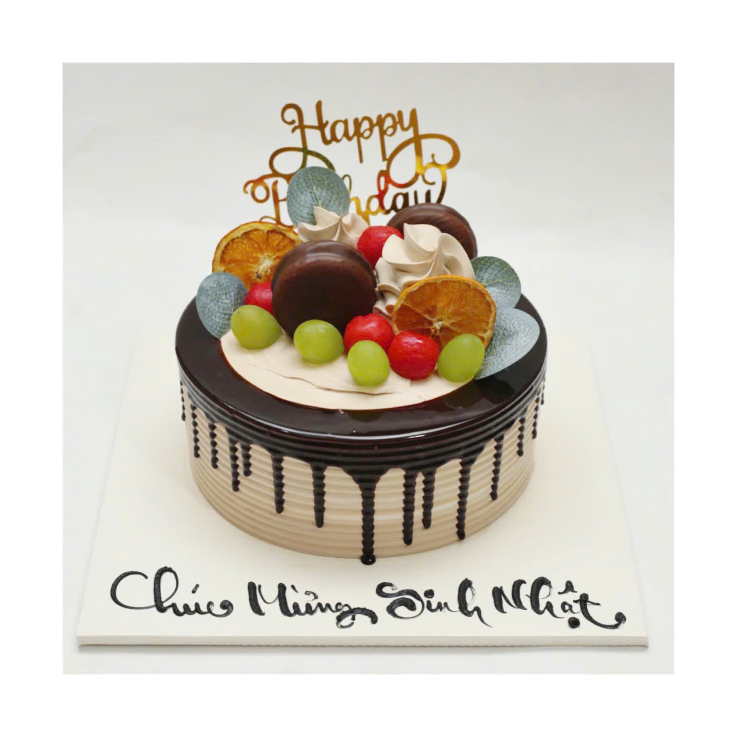 Bánh kem chocolate phủ trái cây tươi