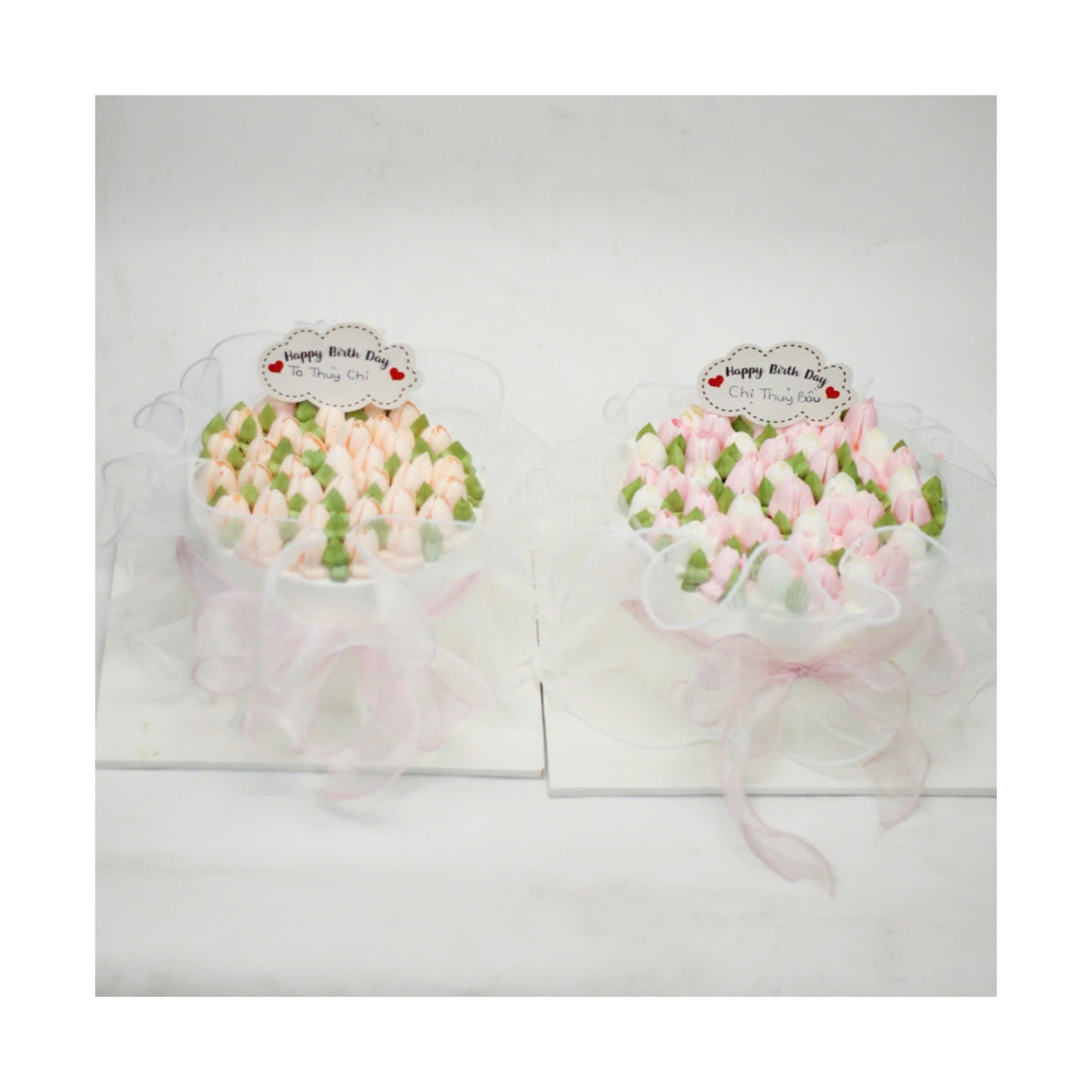 Bánh sinh nhật trang trí hoa kem bó hoa