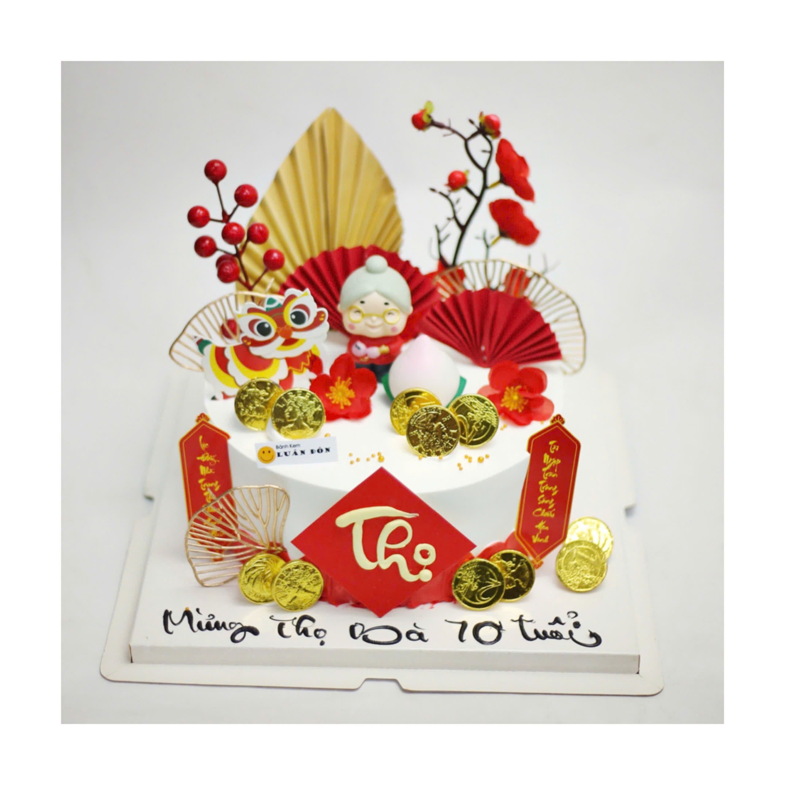 Bánh kem mừng thọ bà 70 tuổi sang trọng