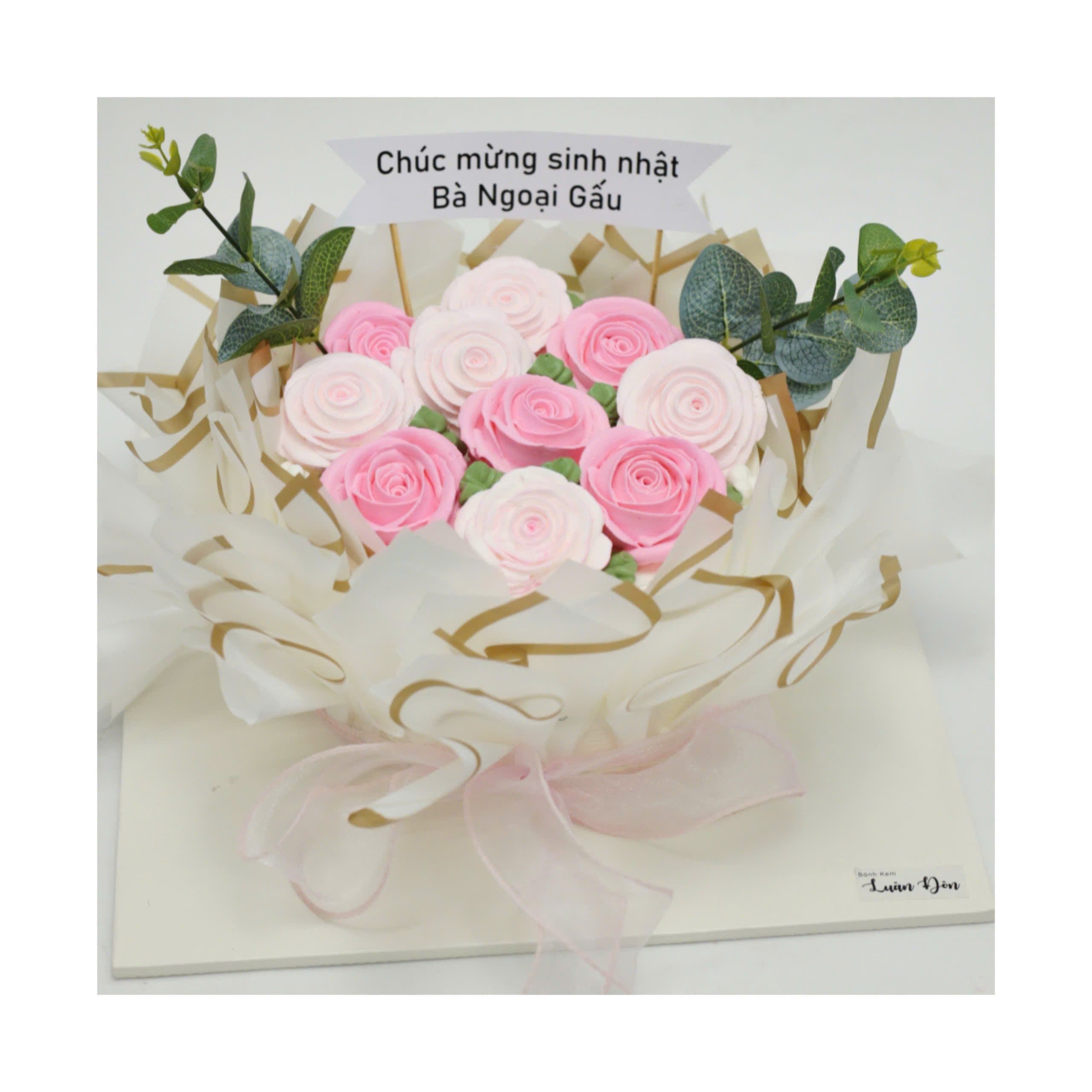 Bánh kem bó hoa hồng tặng bà