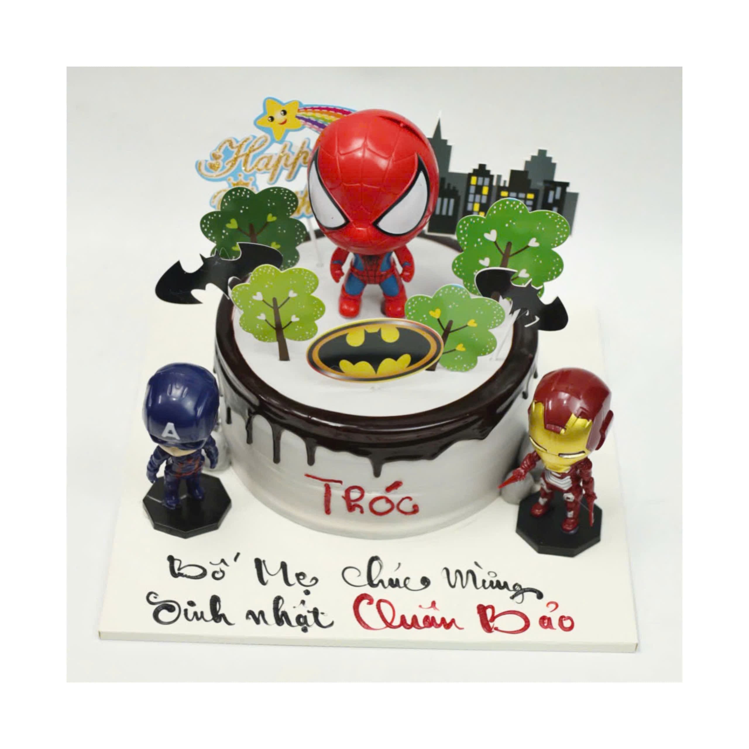Bánh kem siêu anh hùng cho bé trai