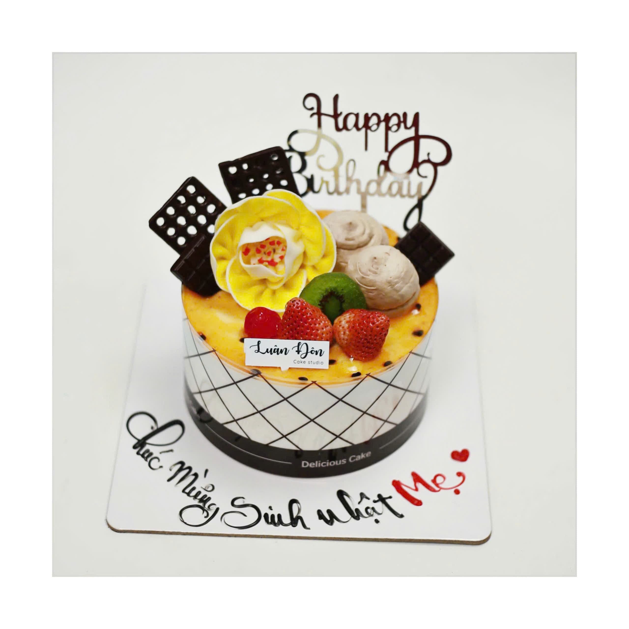 Bánh kem hoa quả tươi nhiệt đới