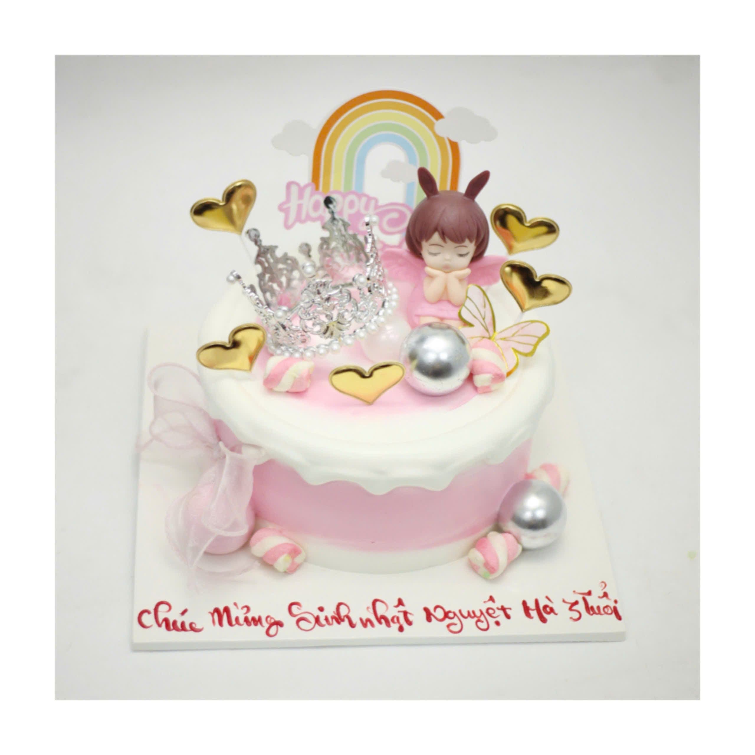 Bánh kem hồng chủ đề công chúa nhỏ