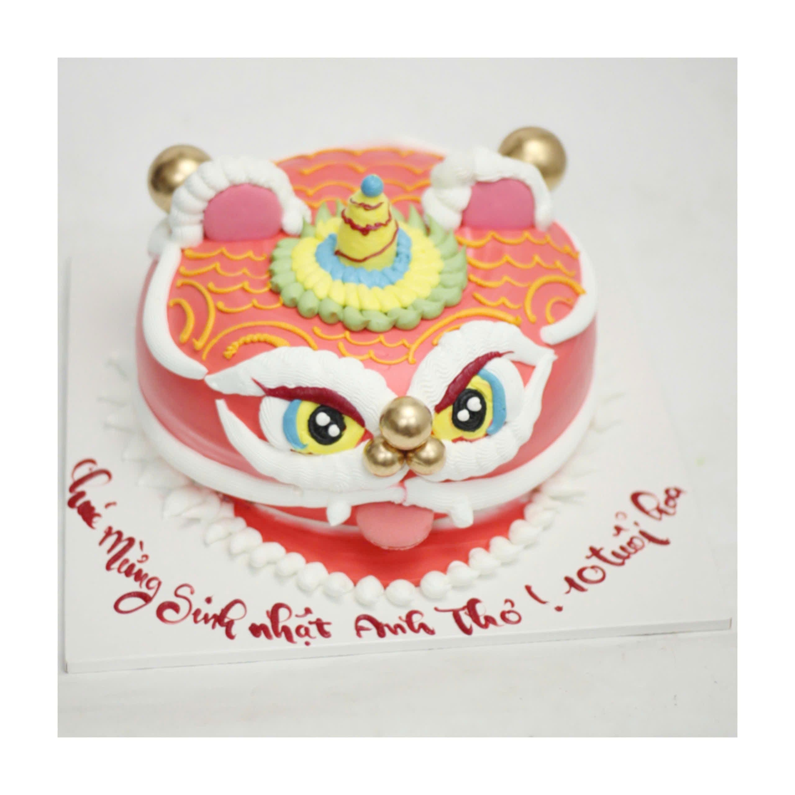 Bánh kem tạo hình đầu lân rực rỡ