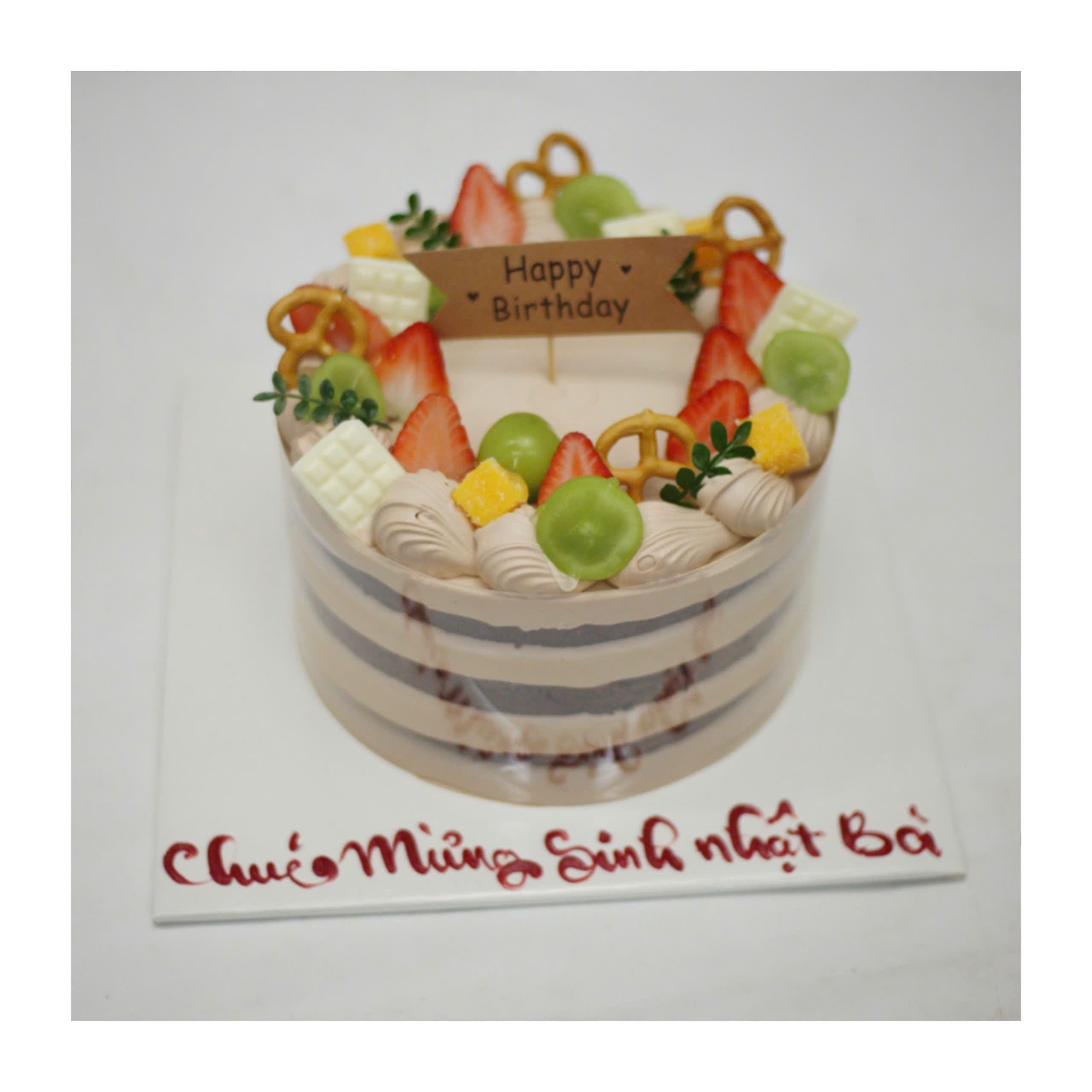 Bánh kem trái cây trang trí đơn giản