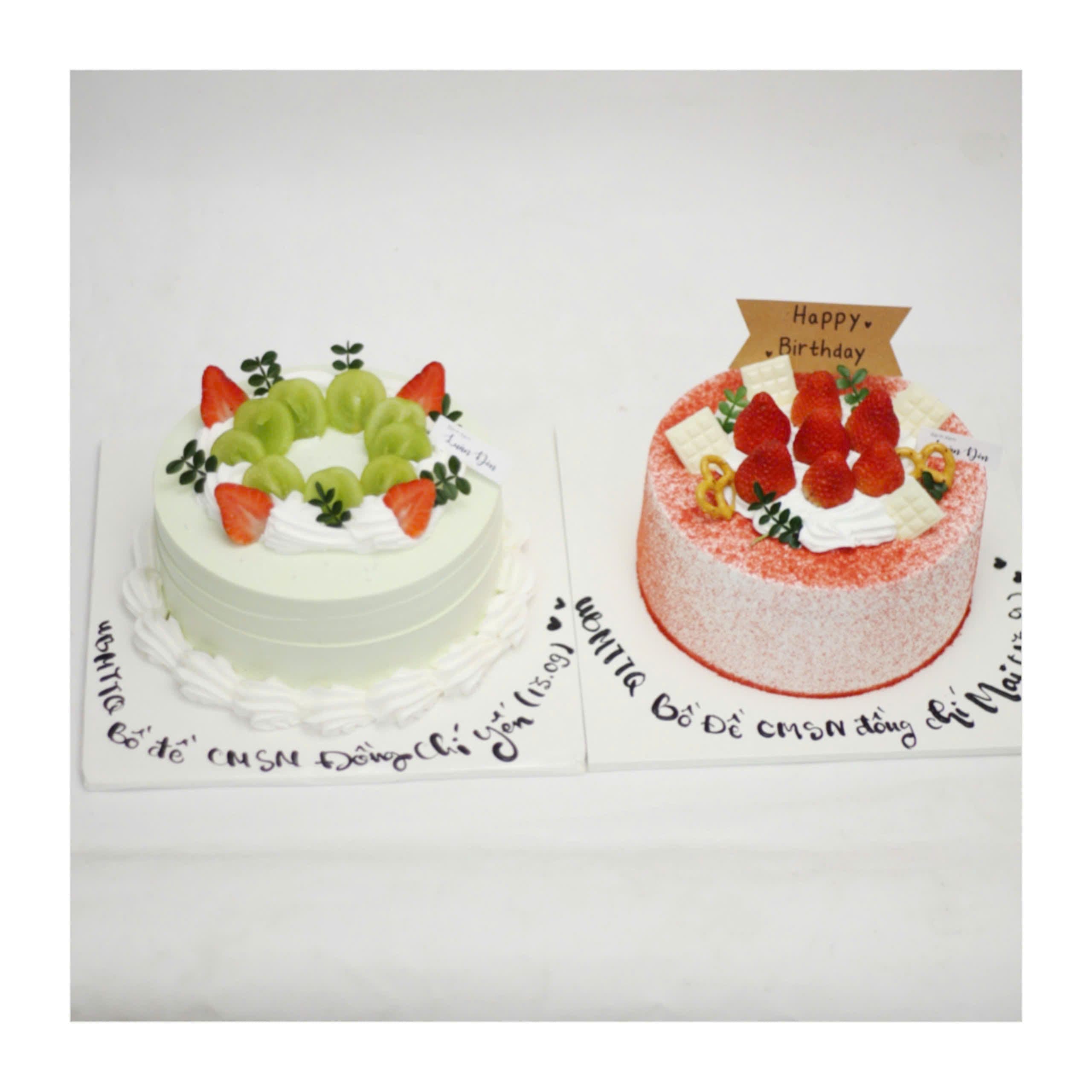 Cặp bánh kem dâu tây nho xanh thanh lịch