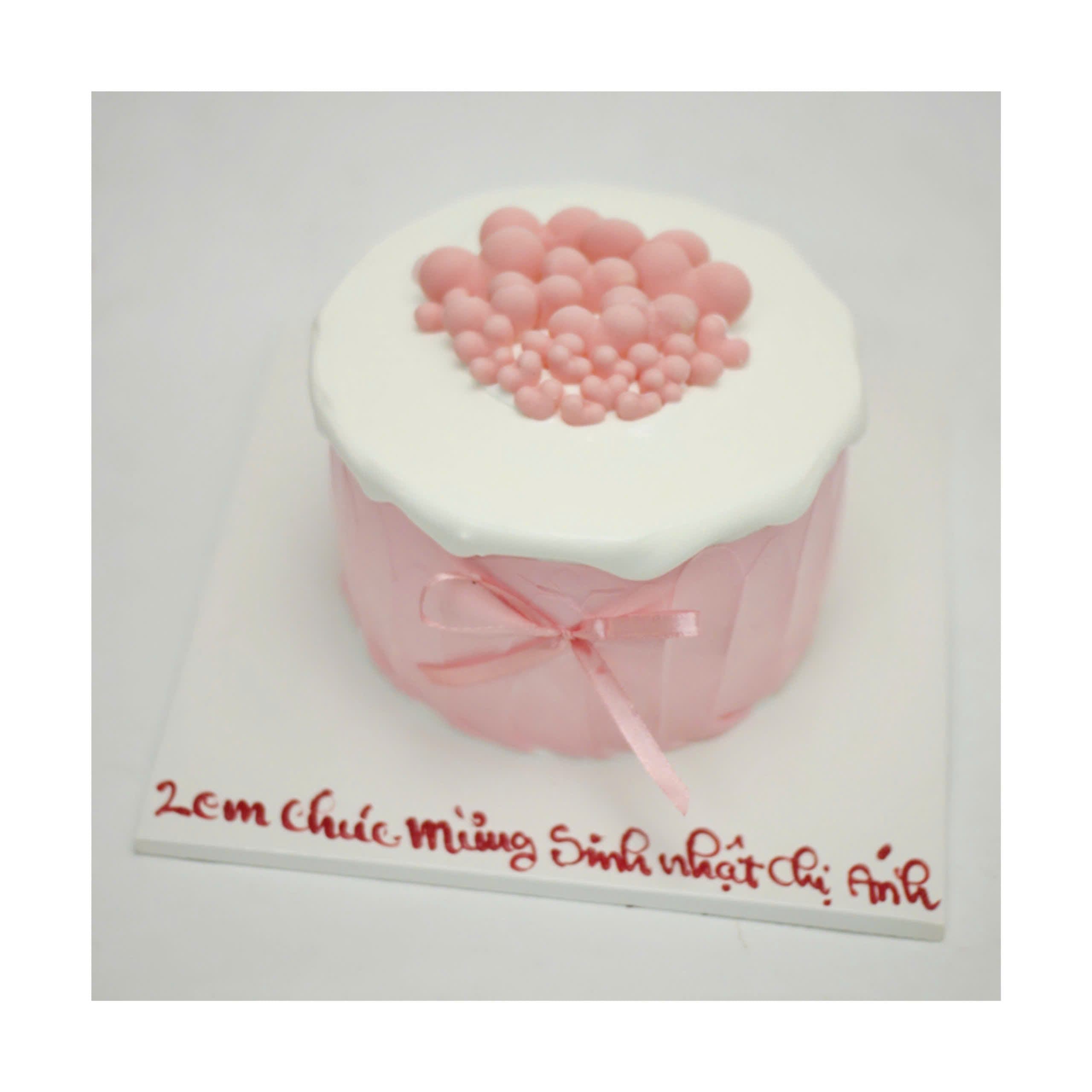 Bánh kem tone hồng trang trí bóng nhỏ