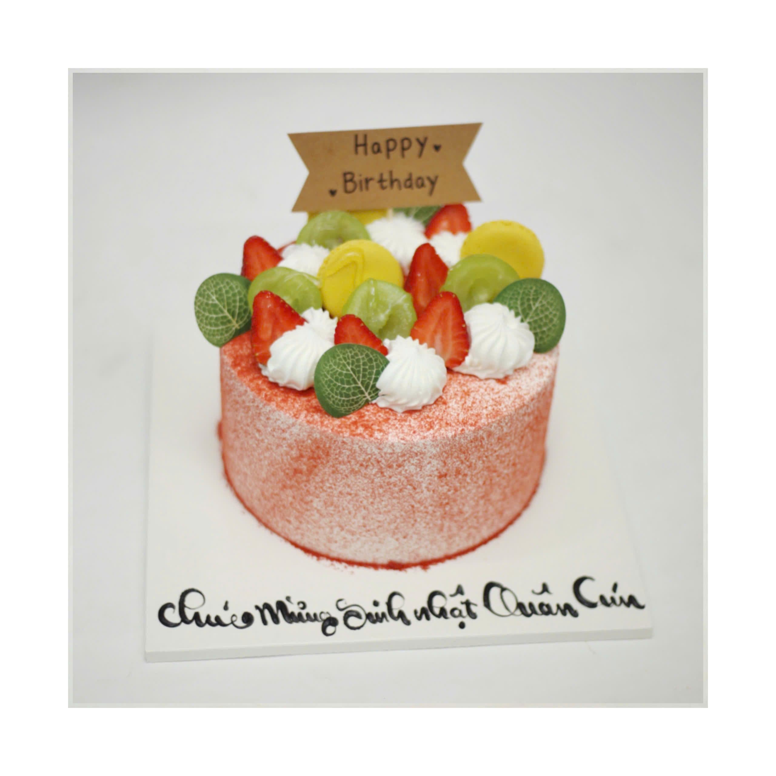 Bánh kem cốt đỏ trang trí trái cây tươi