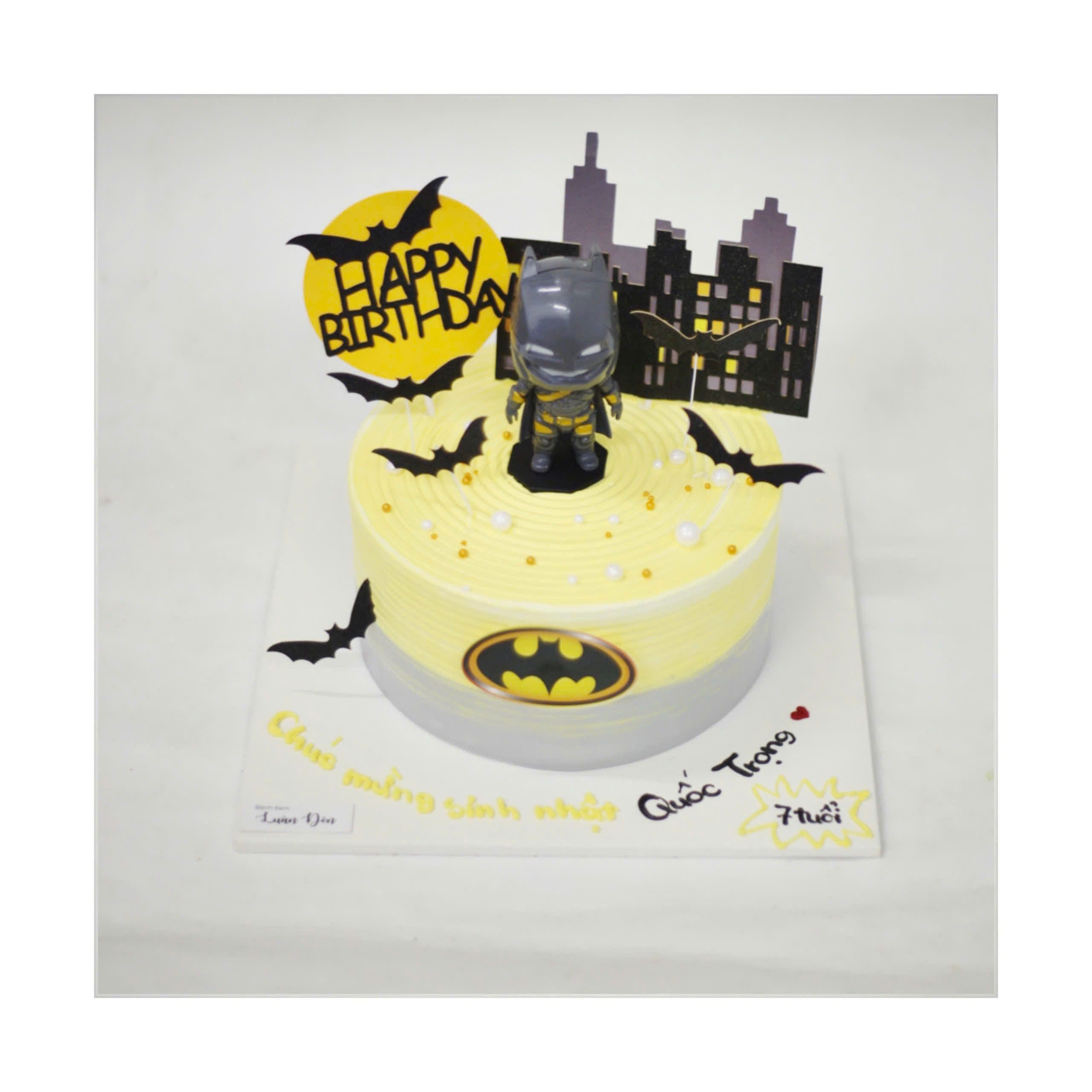Bánh sinh nhật Người dơi cho bé trai 7 tuổi