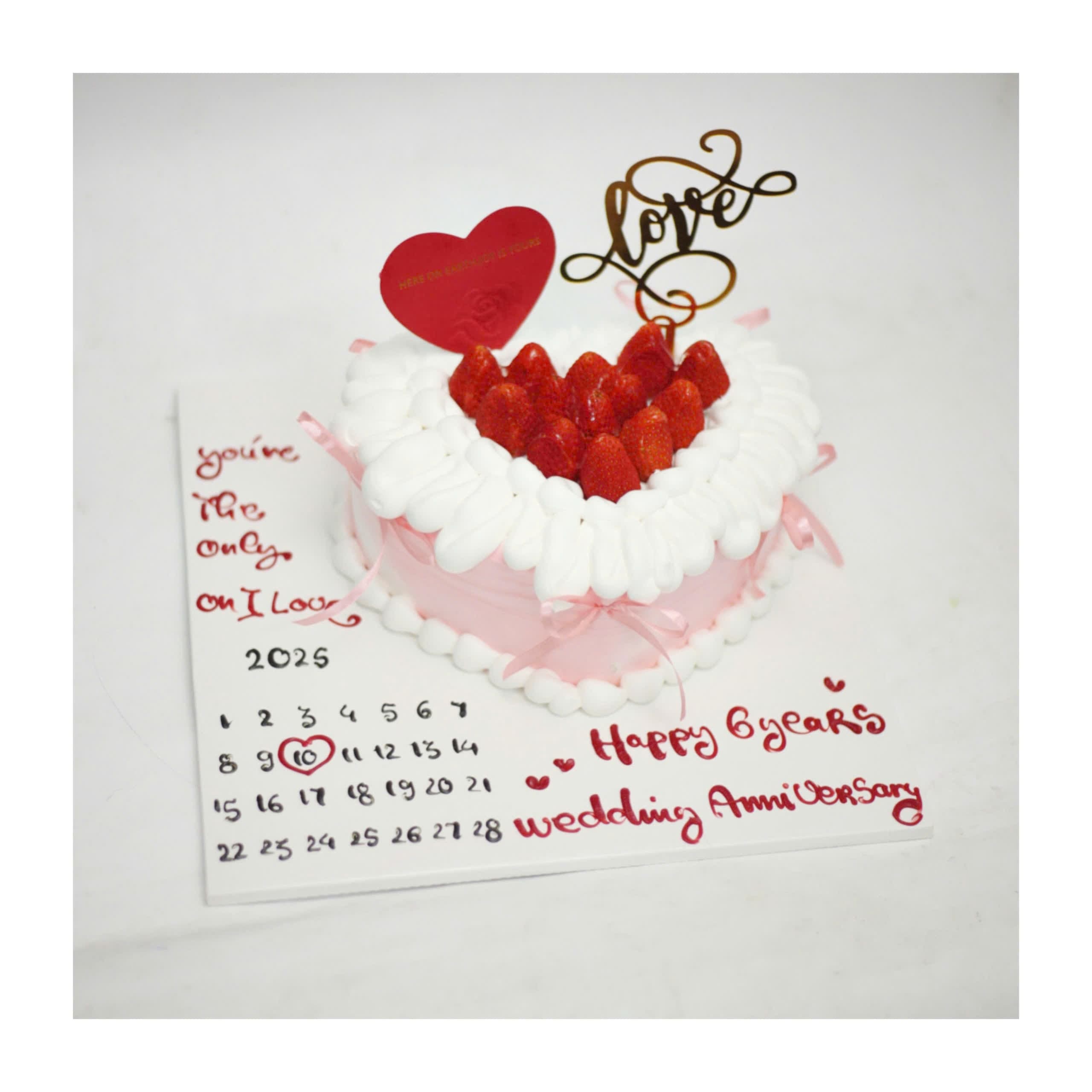 Bánh sinh nhật hình trái tim dâu tây 2025