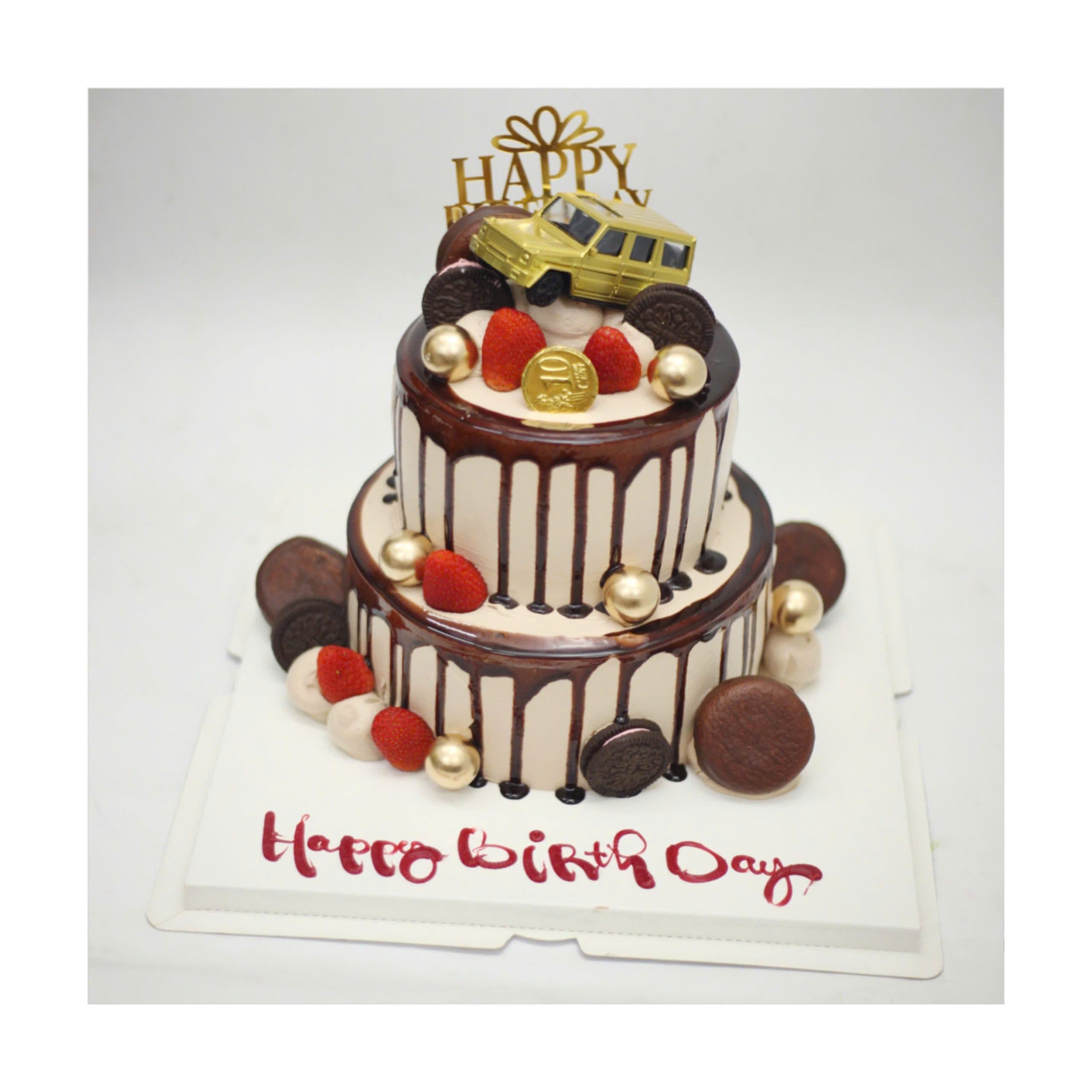 Bánh sinh nhật hai tầng xe hơi vàng