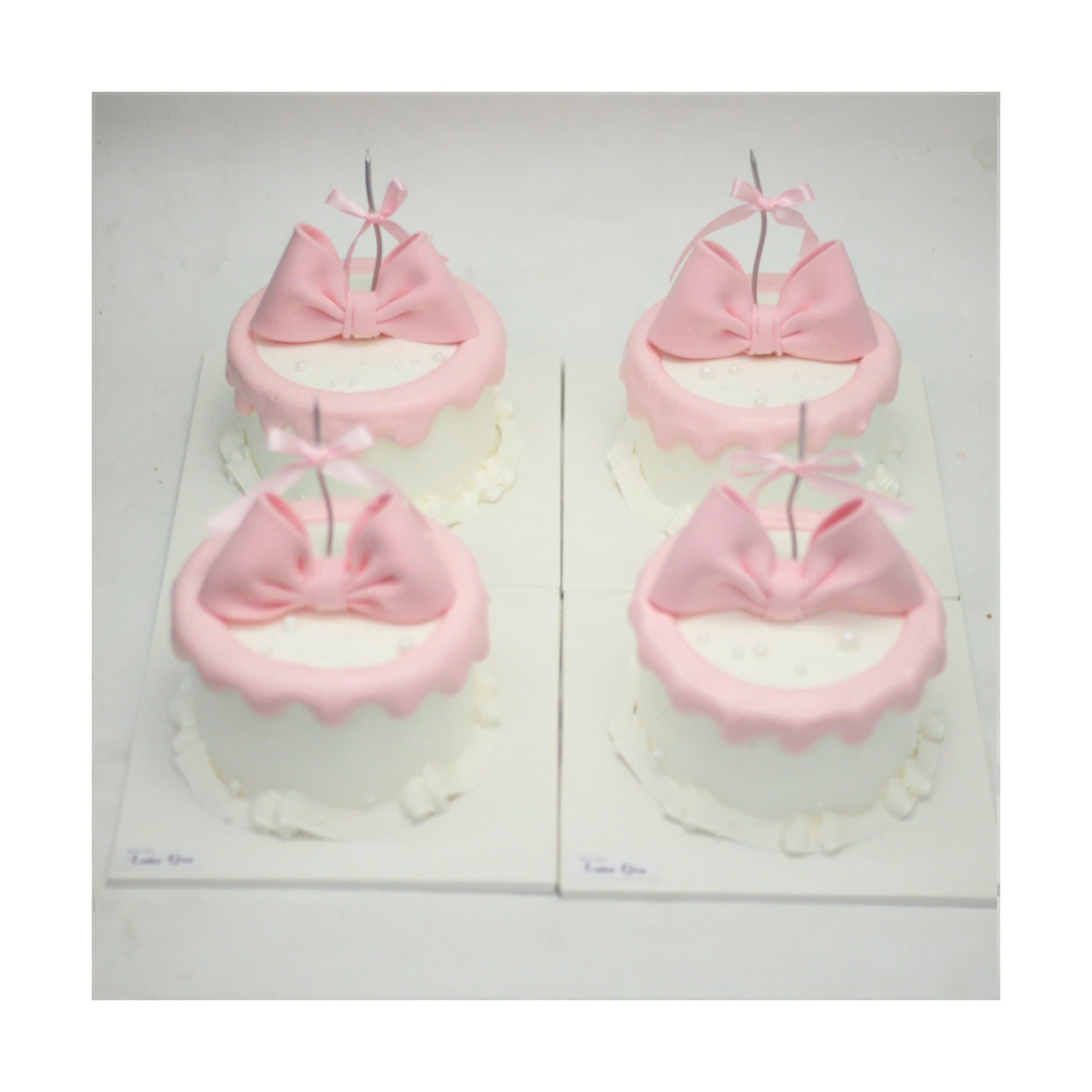 Set bánh kem mini thắt nơ hồng