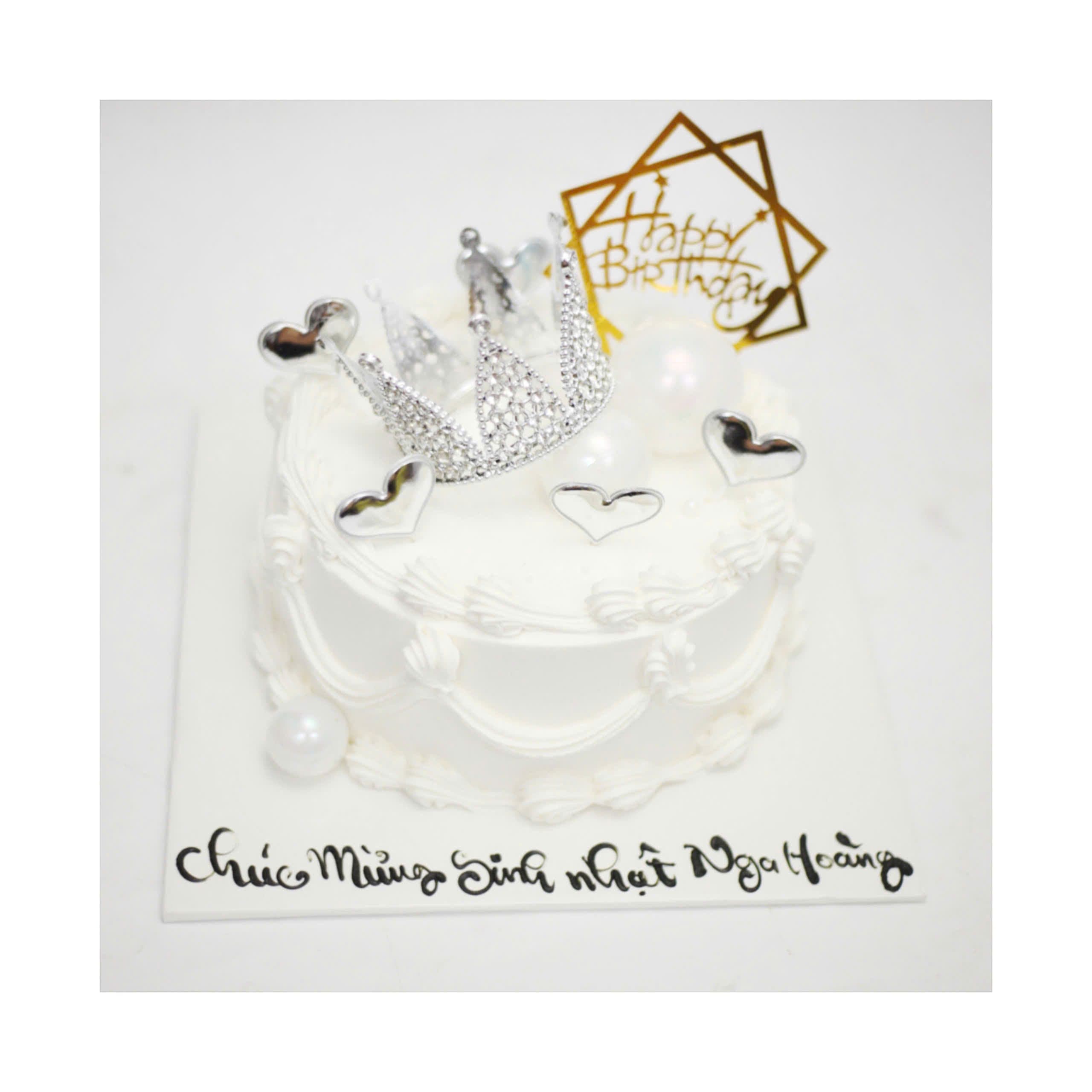 Bánh kem trắng vương miện sang trọng